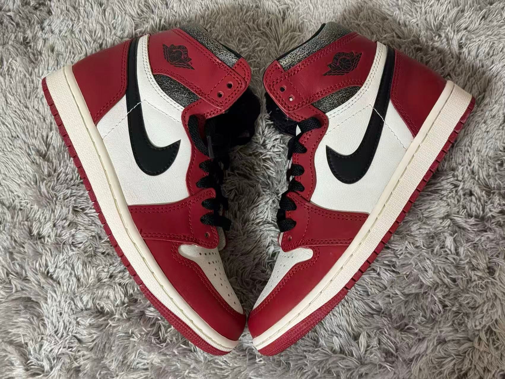 Nike Air Jordan 1 High OG "Lost & Found/Chicago"