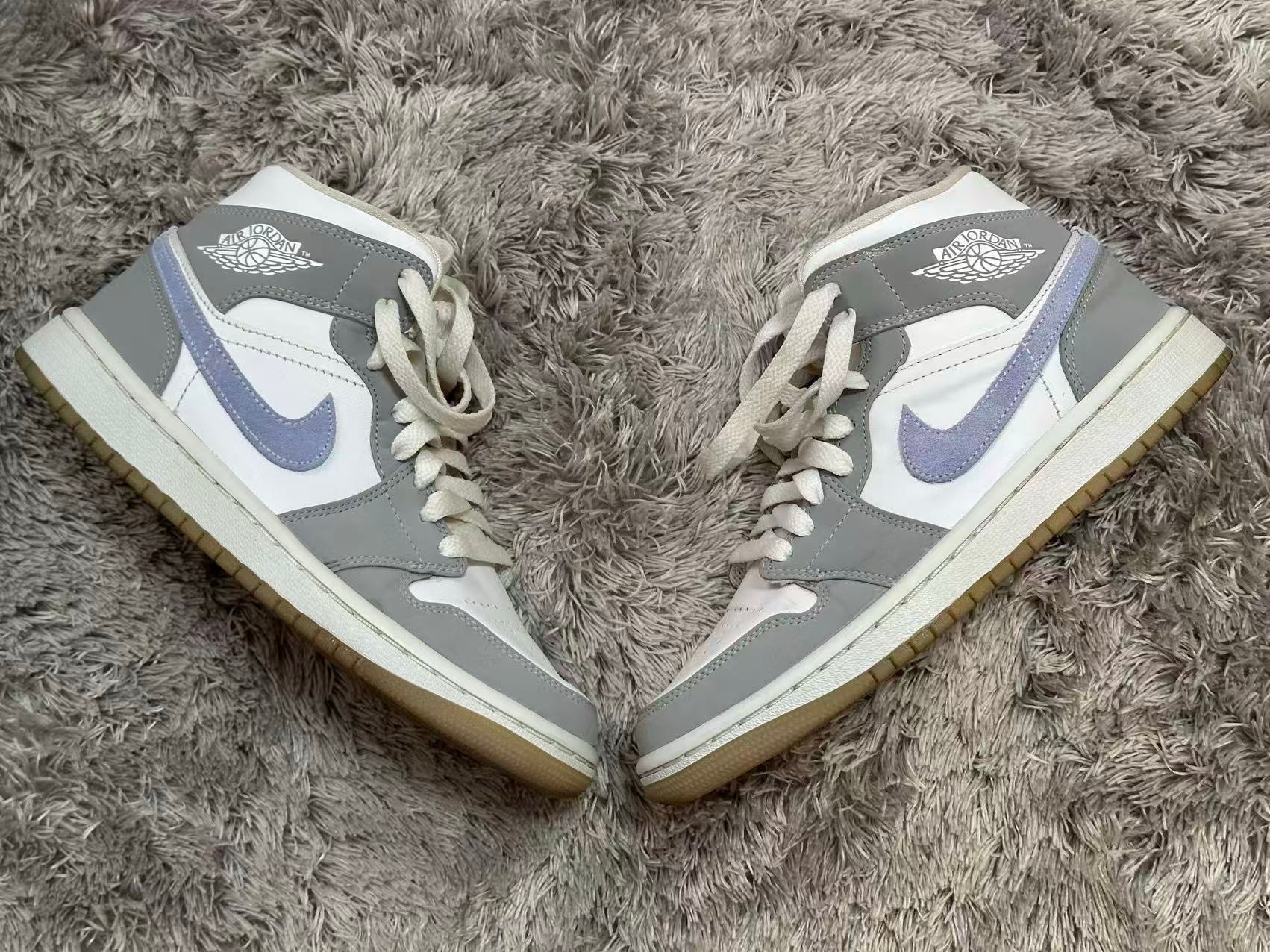 Nike Women's Air Jordan 1 Mid "Wolf Grey"