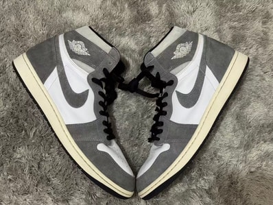 Nike Air Jordan 1 Retro High OG "Black and Smoke Grey"