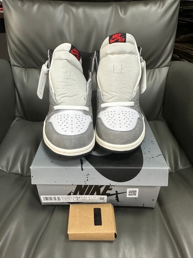 Nike Air Jordan 1 Retro High OG "Black and Smoke Grey"