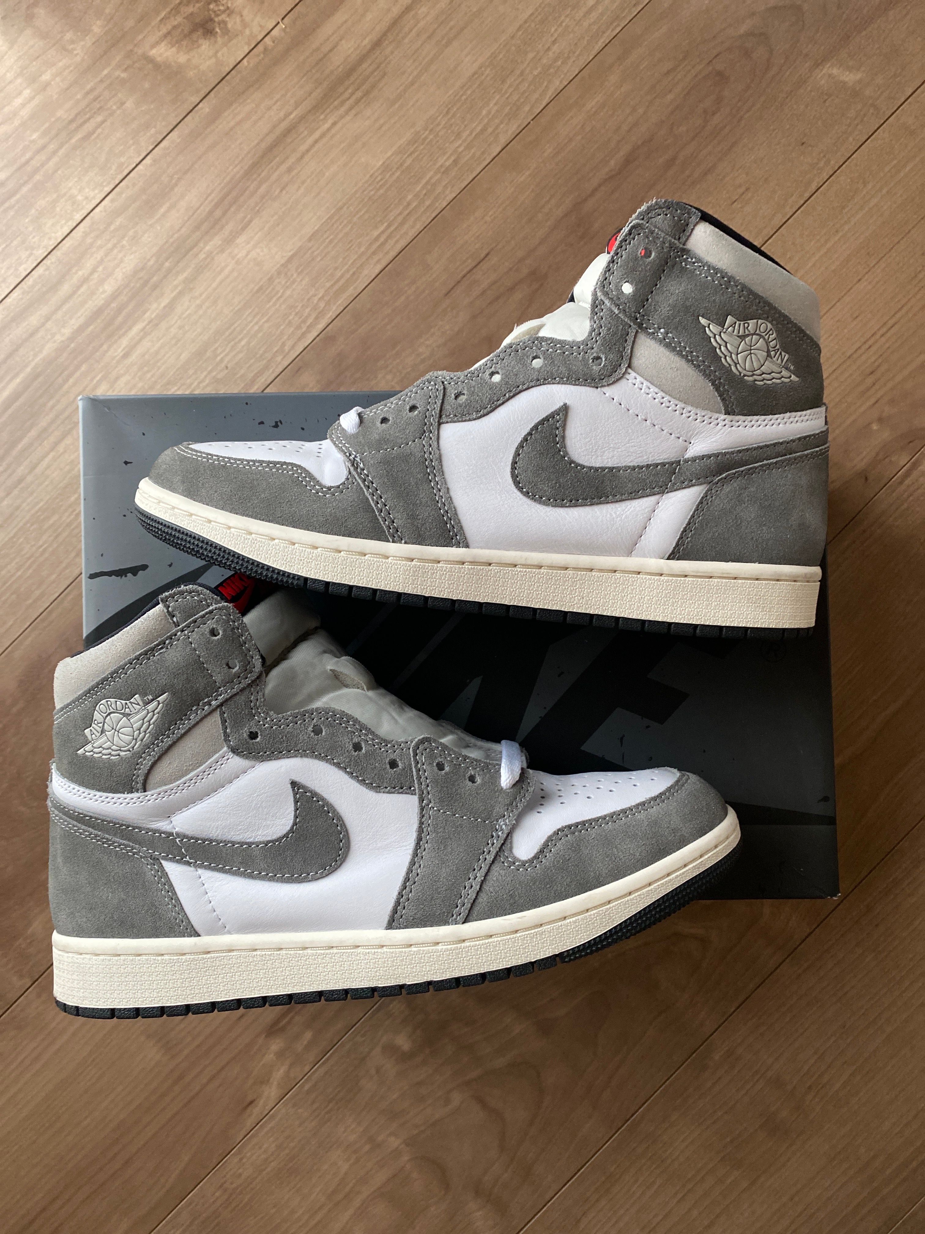 Nike Air Jordan 1 Retro High OG "Black and Smoke Grey"