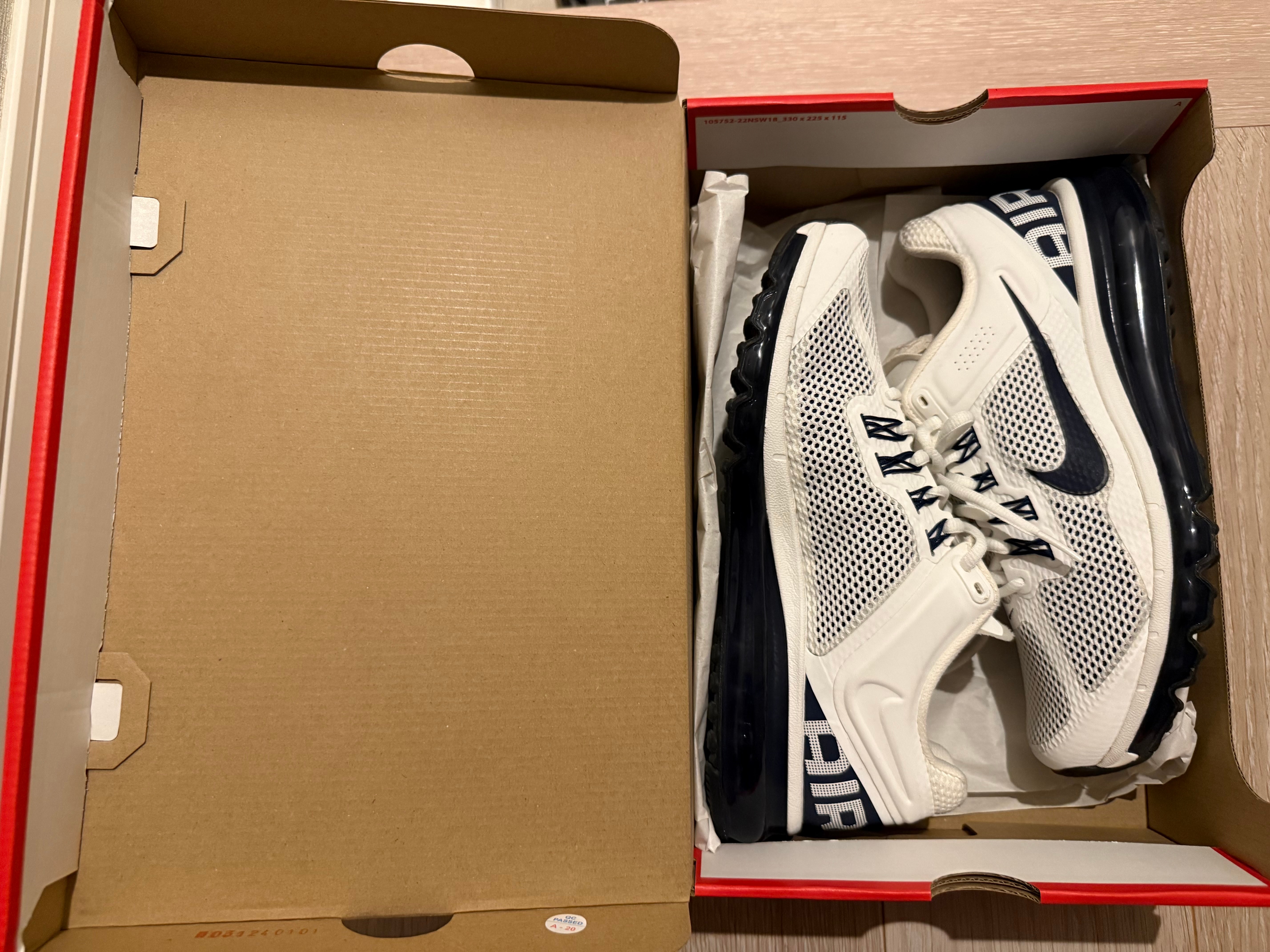 ナイキ エアマックス2013 "サミットホワイト/ミッドナイトネイビー/ブラック"