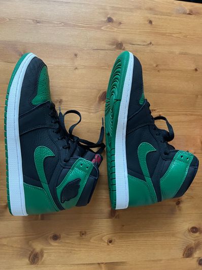 Nike Air Jordan 1 Retro High OG "Black/Pine Green" (2020)