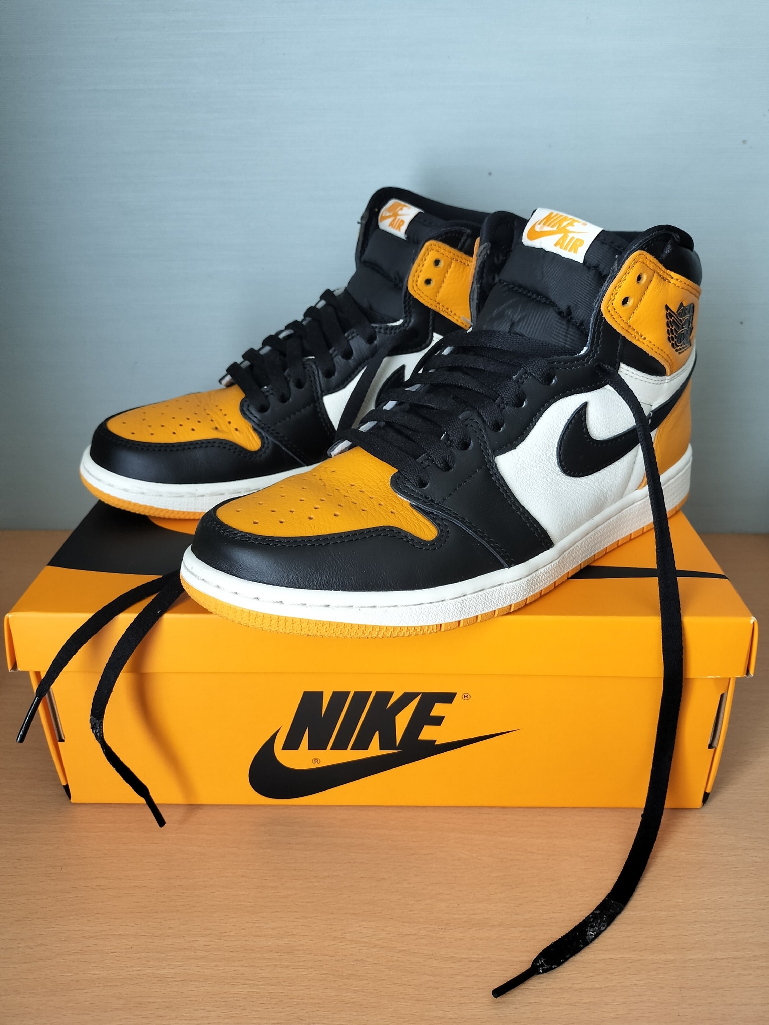 Nike Air Jordan 1 Retro High OG "Taxi"