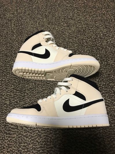 NIKE Women's AIR JORDAN 1 MID "GUAVA ICE"