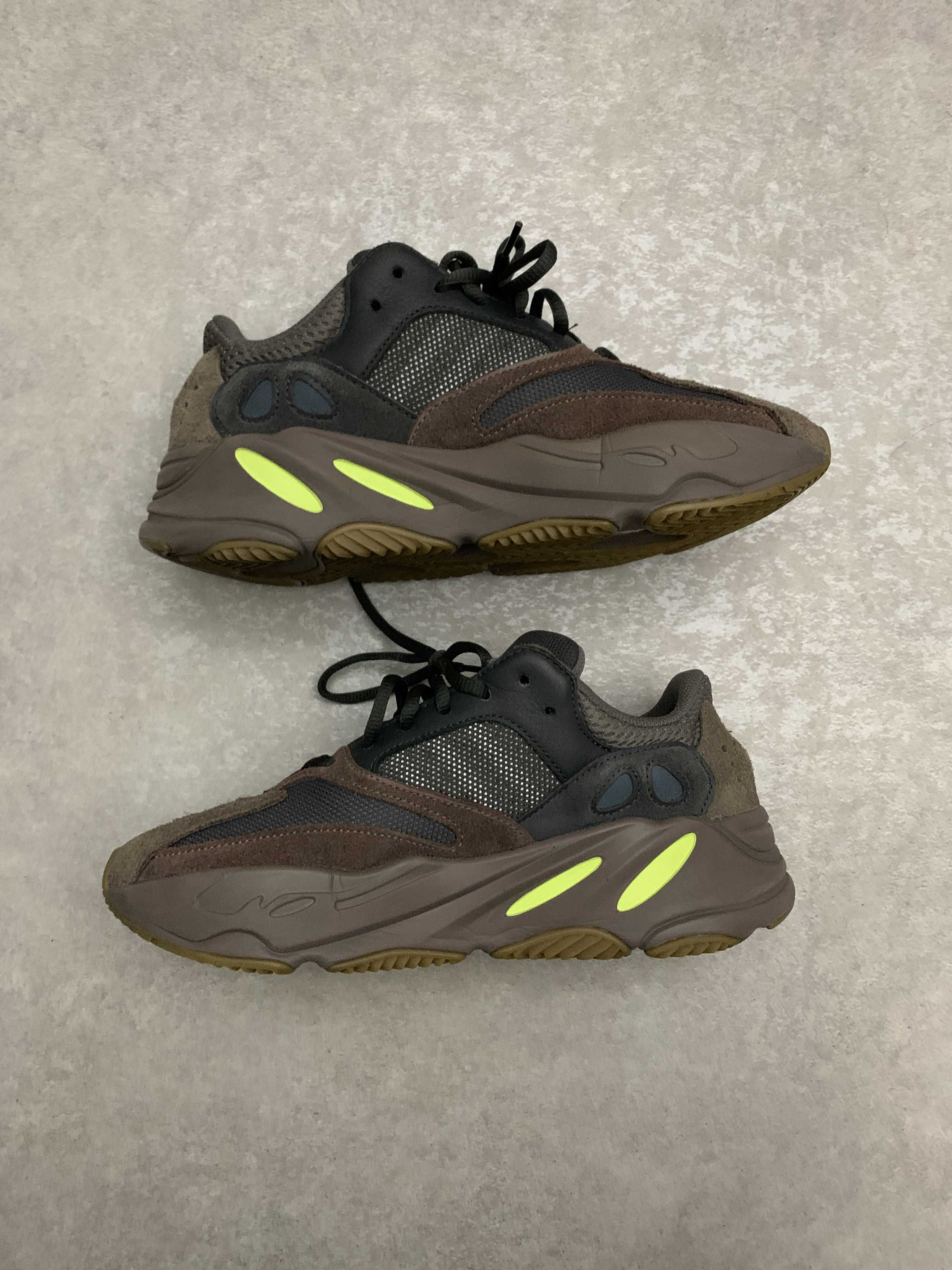 YEEZY BOOST 700 WAVE RUNNER DARK GREY