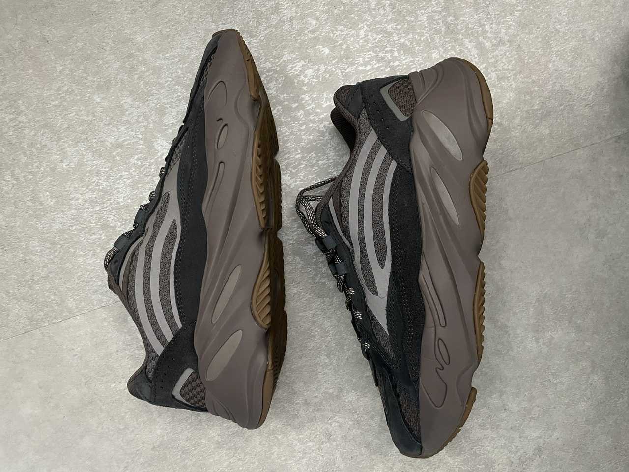 adidas YEEZY Boost 700V2 "Mauve"