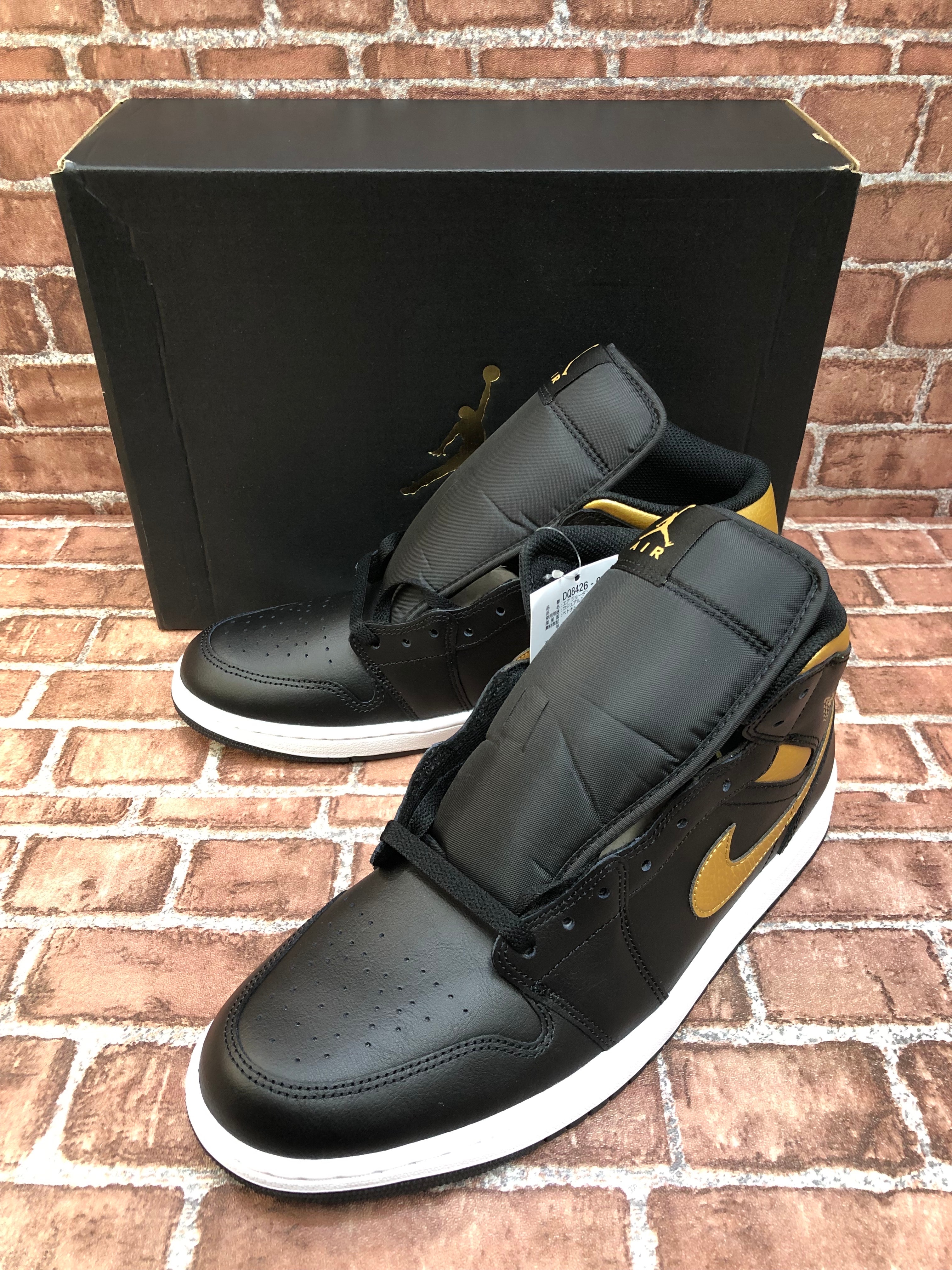 Nike Air Jordan 1 Mid "Black/Metallic Gold"