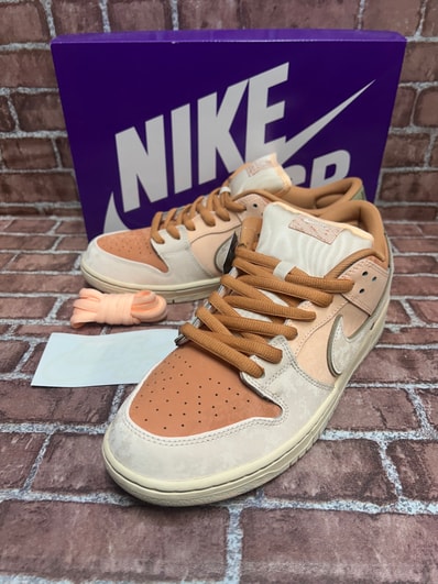 Nike SB Dunk Low Pro PRM "Crimson Tint and Amber Brown/Trocadero Gardens"