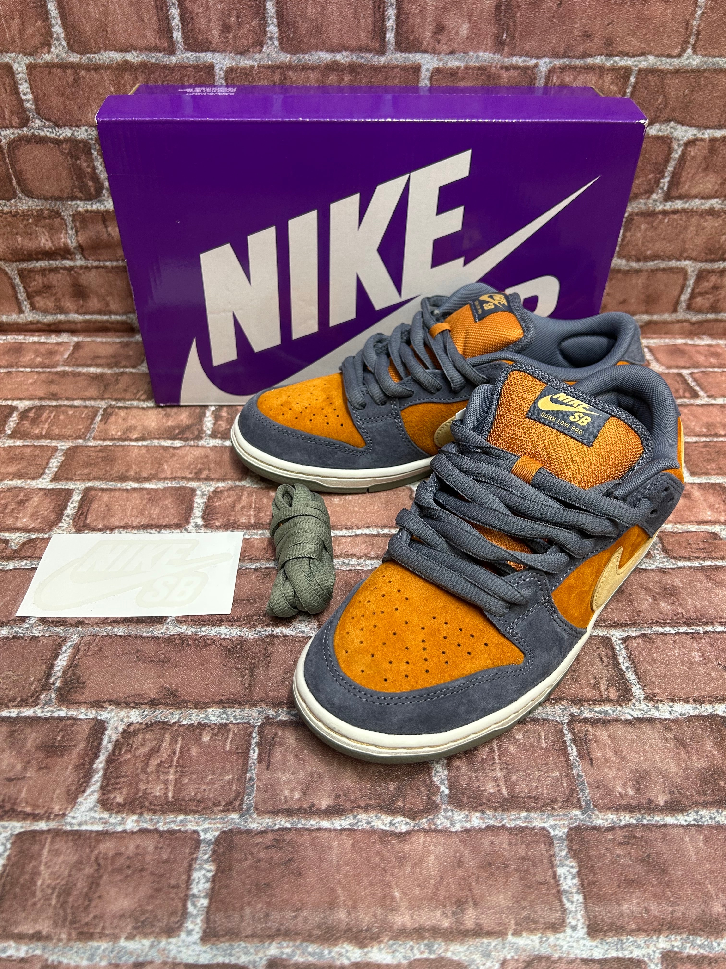 Nike SB Dunk Low Pro "Light Carbon and Monarch"