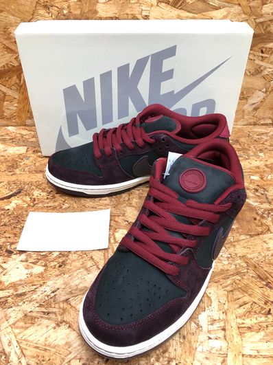Riot Skateshop × Nike SB Dunk Low Pro QS "Mahogany and Team Red"