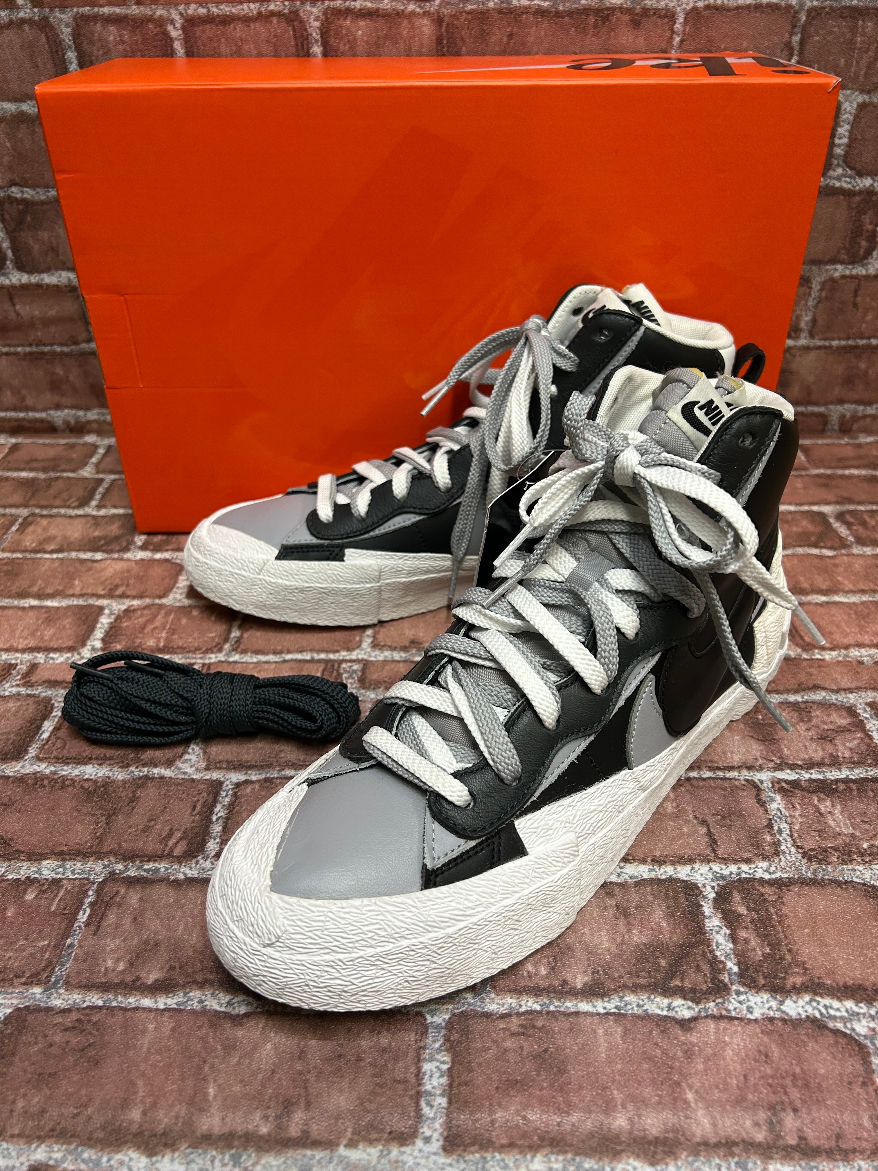 sacai × NIKE BLAZER MID "BLACK/WOLF GREY/WHITE"