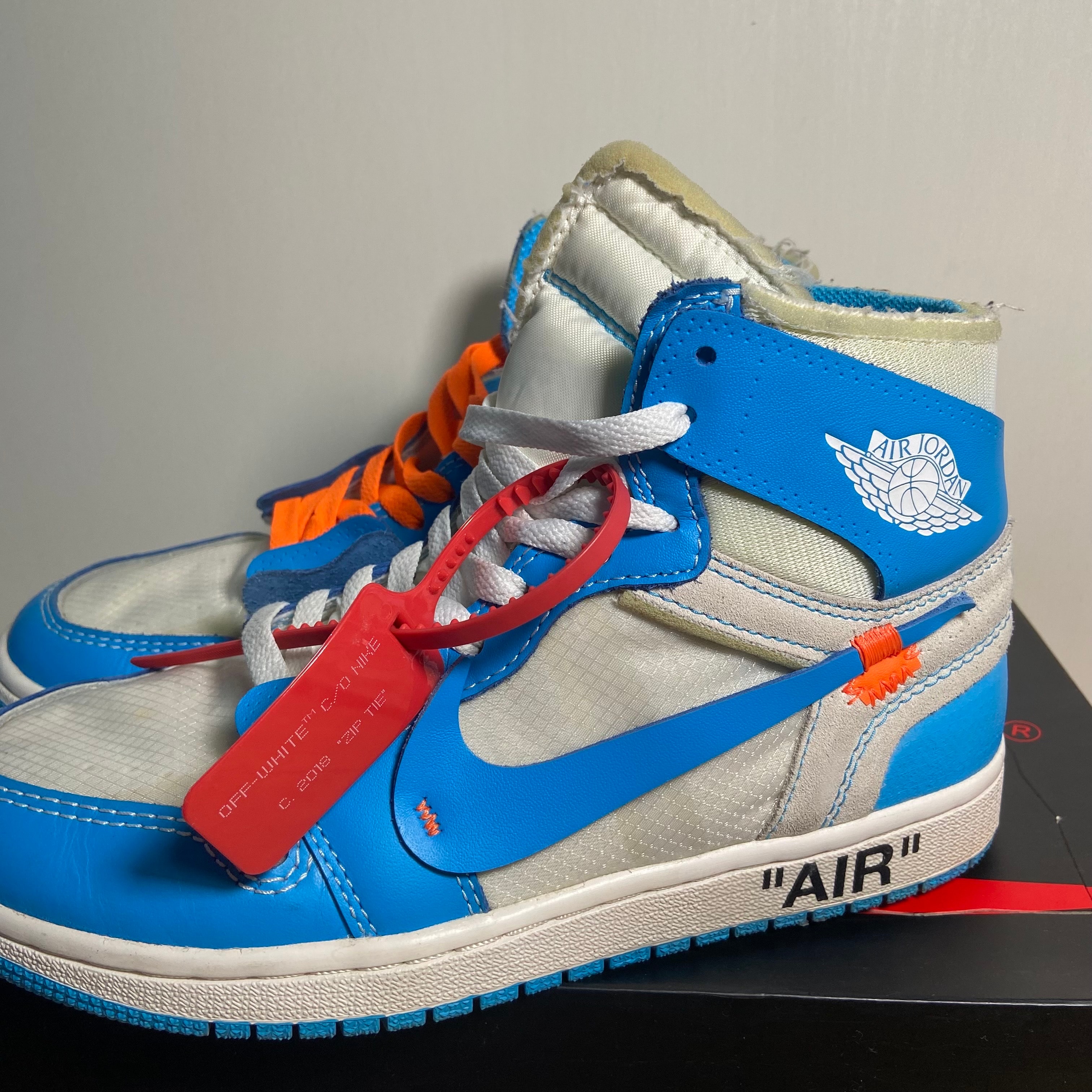 Off-White × Nike Air Jordan 1 High UNC 