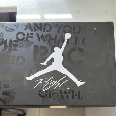 Nike Air Jordan 4 Retro "Fear"