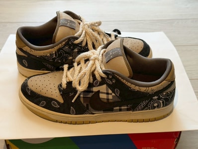 Travis Scott × Nike SB Dunk Low "Black/Parachute Beige"