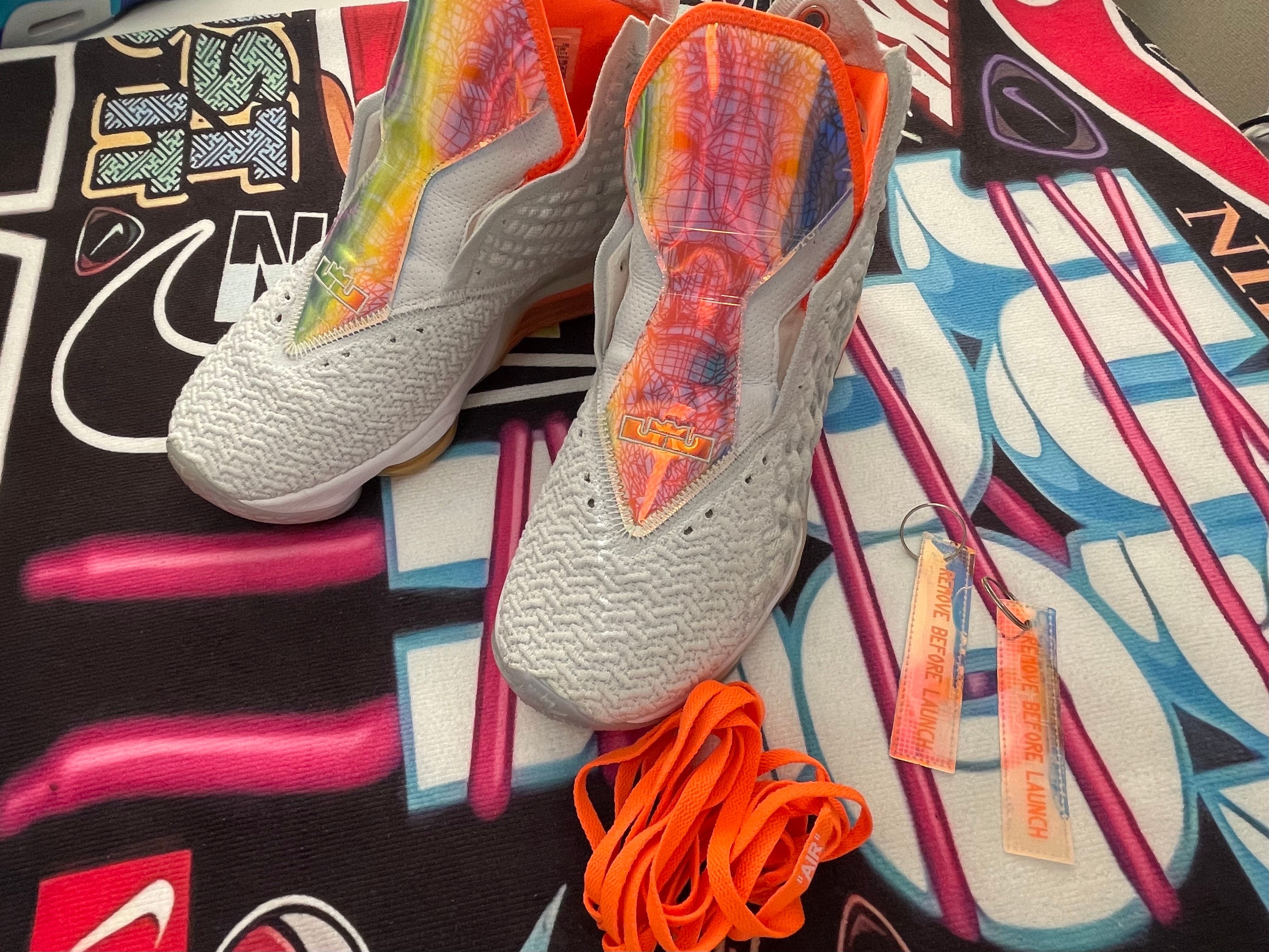 ナイキ レブロン17 "フューチャーエア"