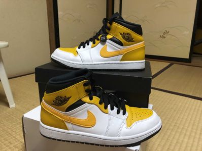 Nike Air Jordan 1 Mid "University Gold"