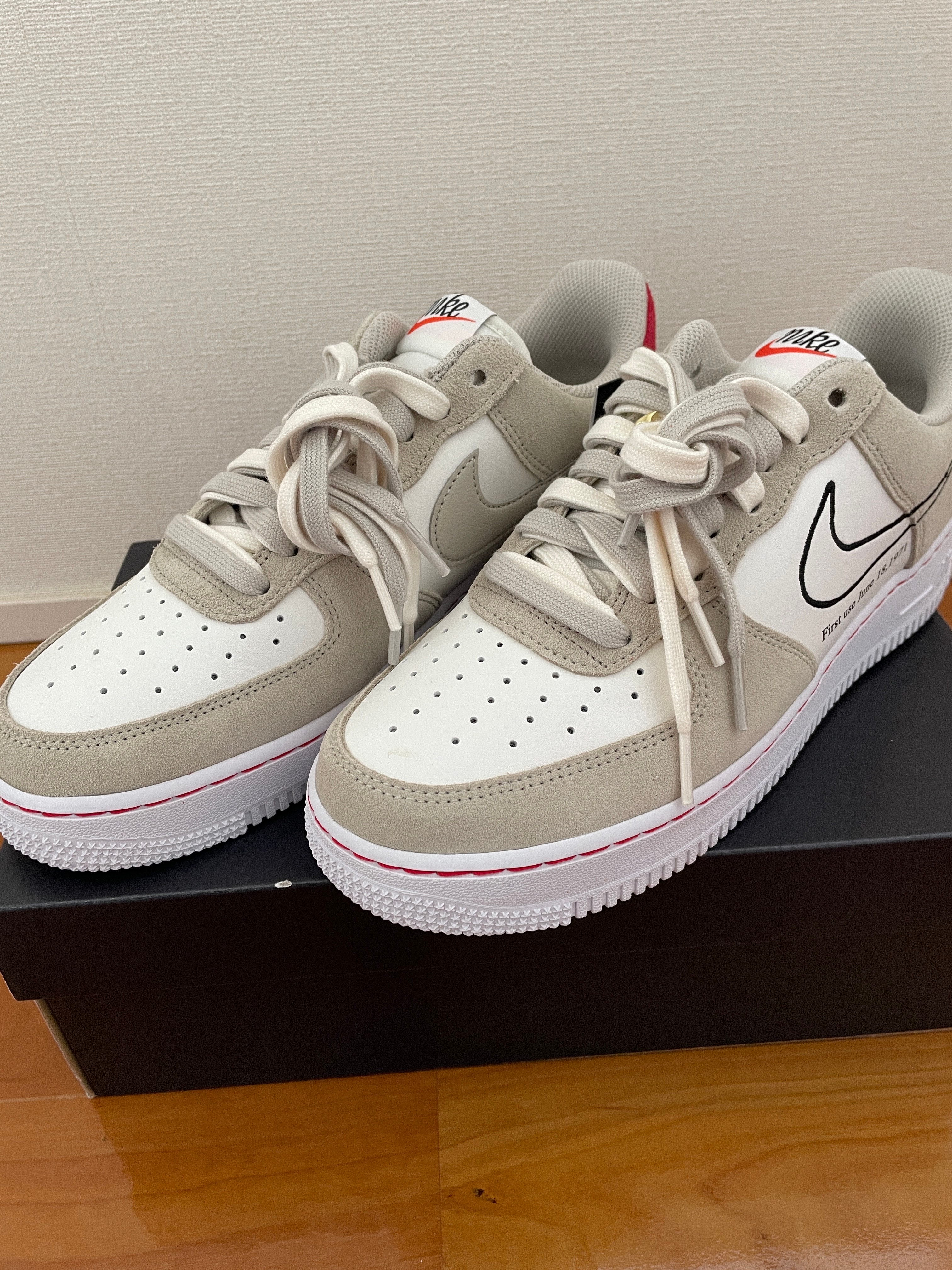 ナイキ エアフォース1 ロー ファースト ユーズ "ライトストーン"