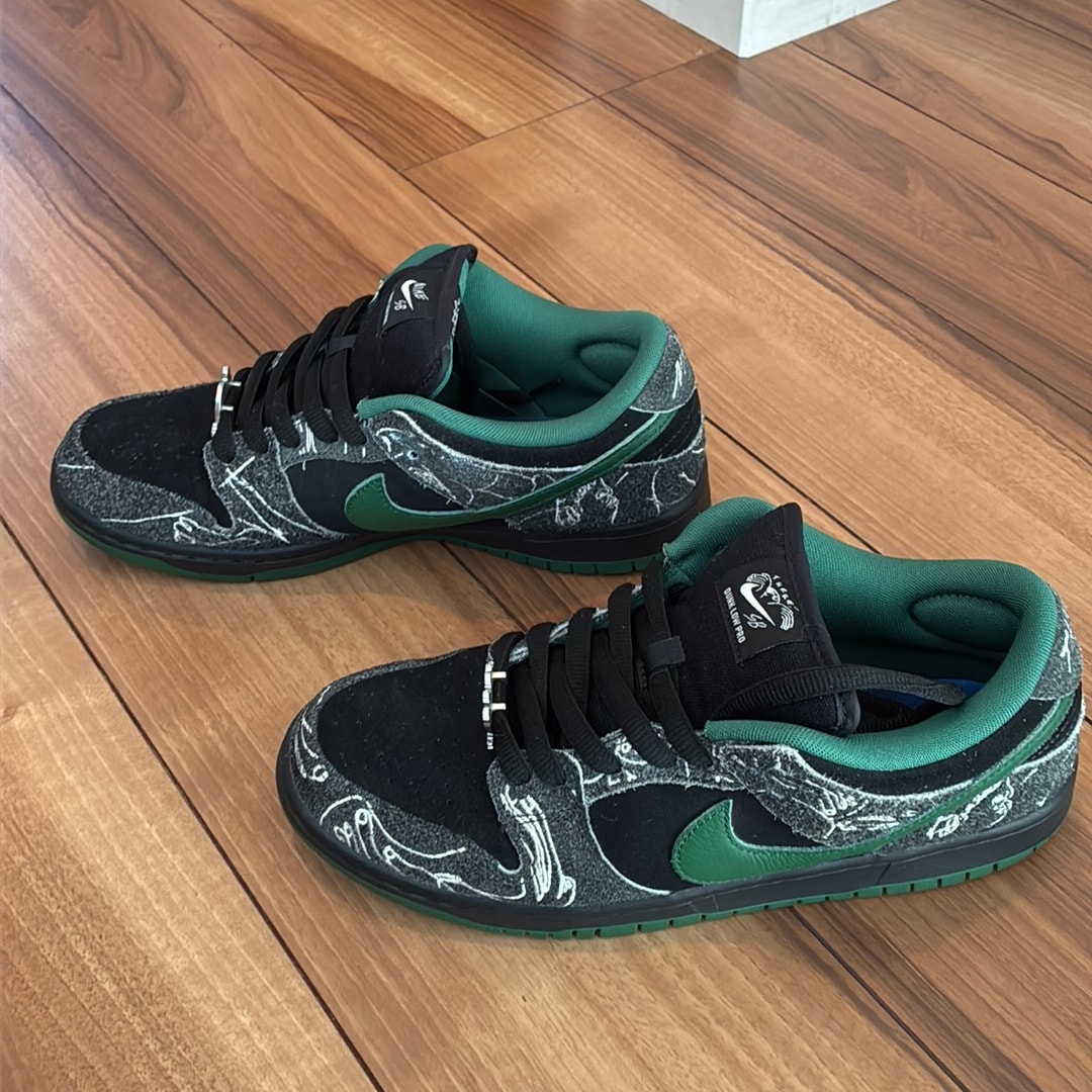 There Skateboards × Nike SB Dunk Low Pro "Anthracite and Gorge Green"