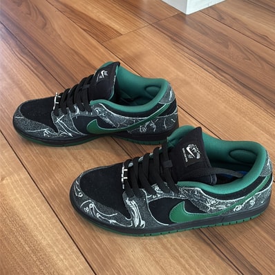There Skateboards × Nike SB Dunk Low Pro "Anthracite and Gorge Green"