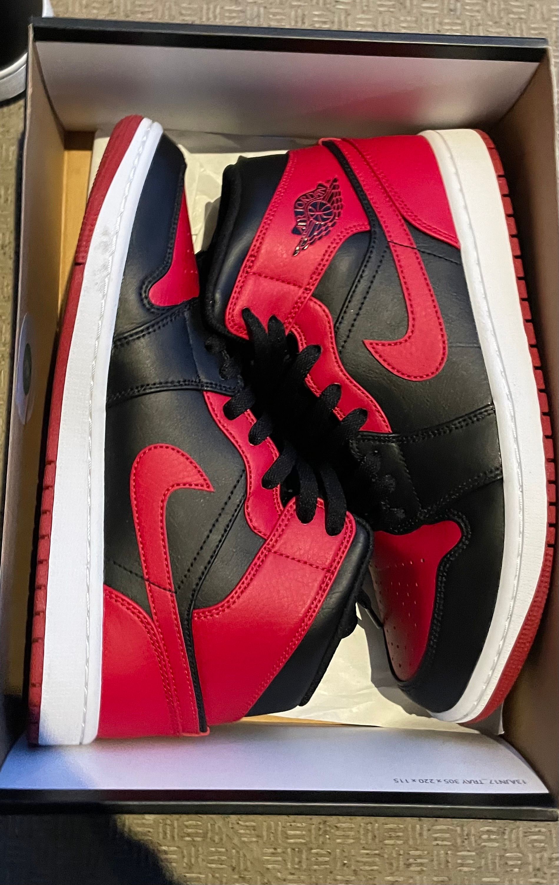 Nike Air Jordan 1 Mid "Bred"