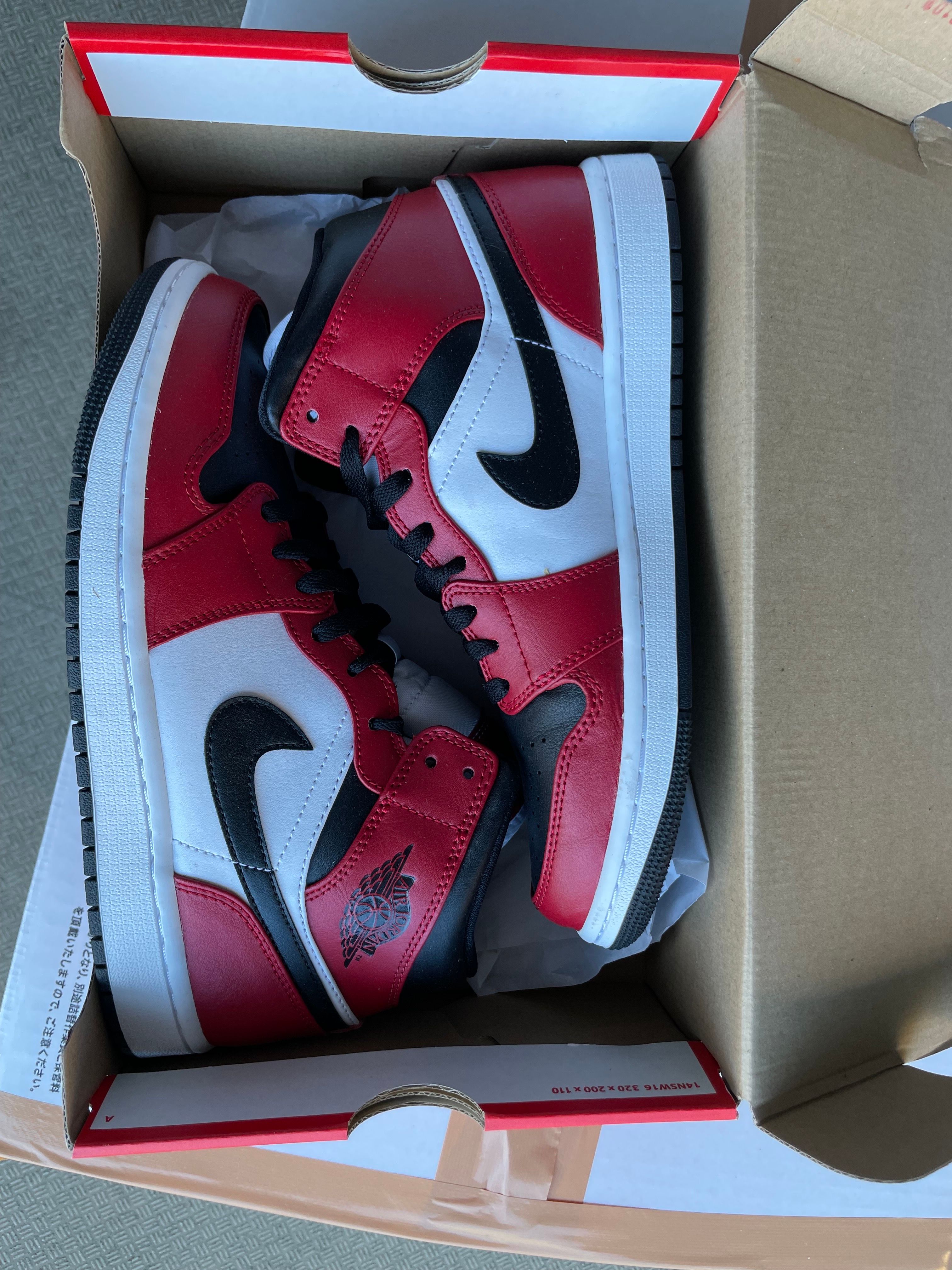 Nike Air Jordan 1 Mid "Chicago Black Toe"