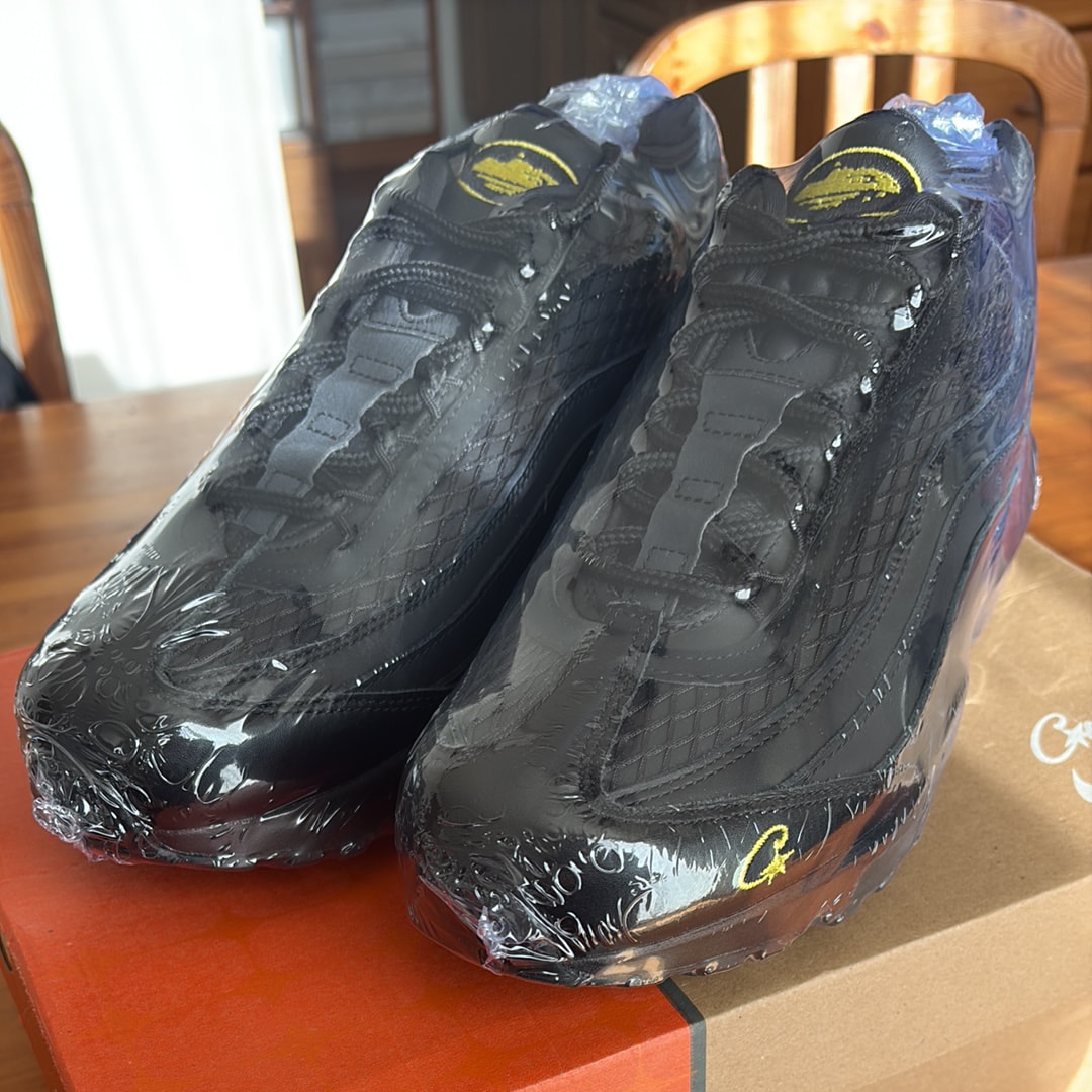 コーテイズ × ナイキ エアマックス95 "ブラック アンド ツアーイエロー"