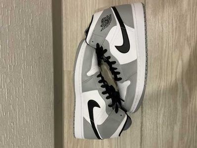 Nike Air Jordan 1 Mid "Light Smoke Grey/White/Black"