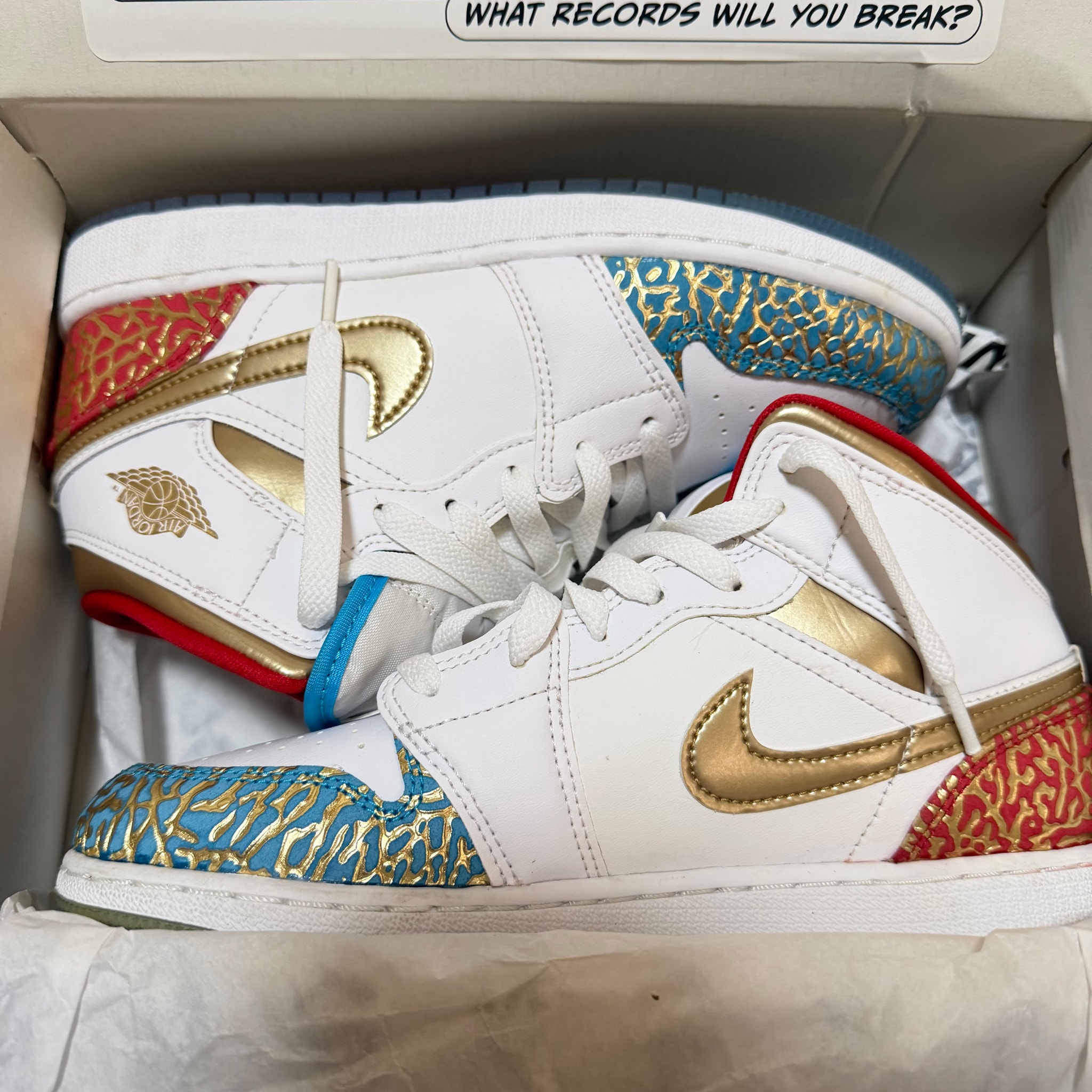 Nike GS Air Jordan 1 Mid SS "White/University Red/Metallic Gold"
