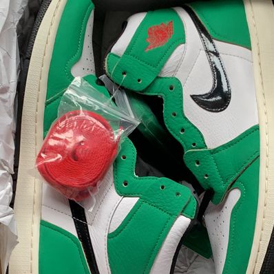 Nike Women's Air Jordan 1 High OG "Lucky Green/White-Sail-Black"