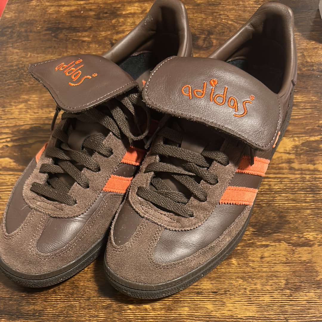 シュウキュウ × イーワックス × アディダス ハンドボール スペツィアル "ブラウン"