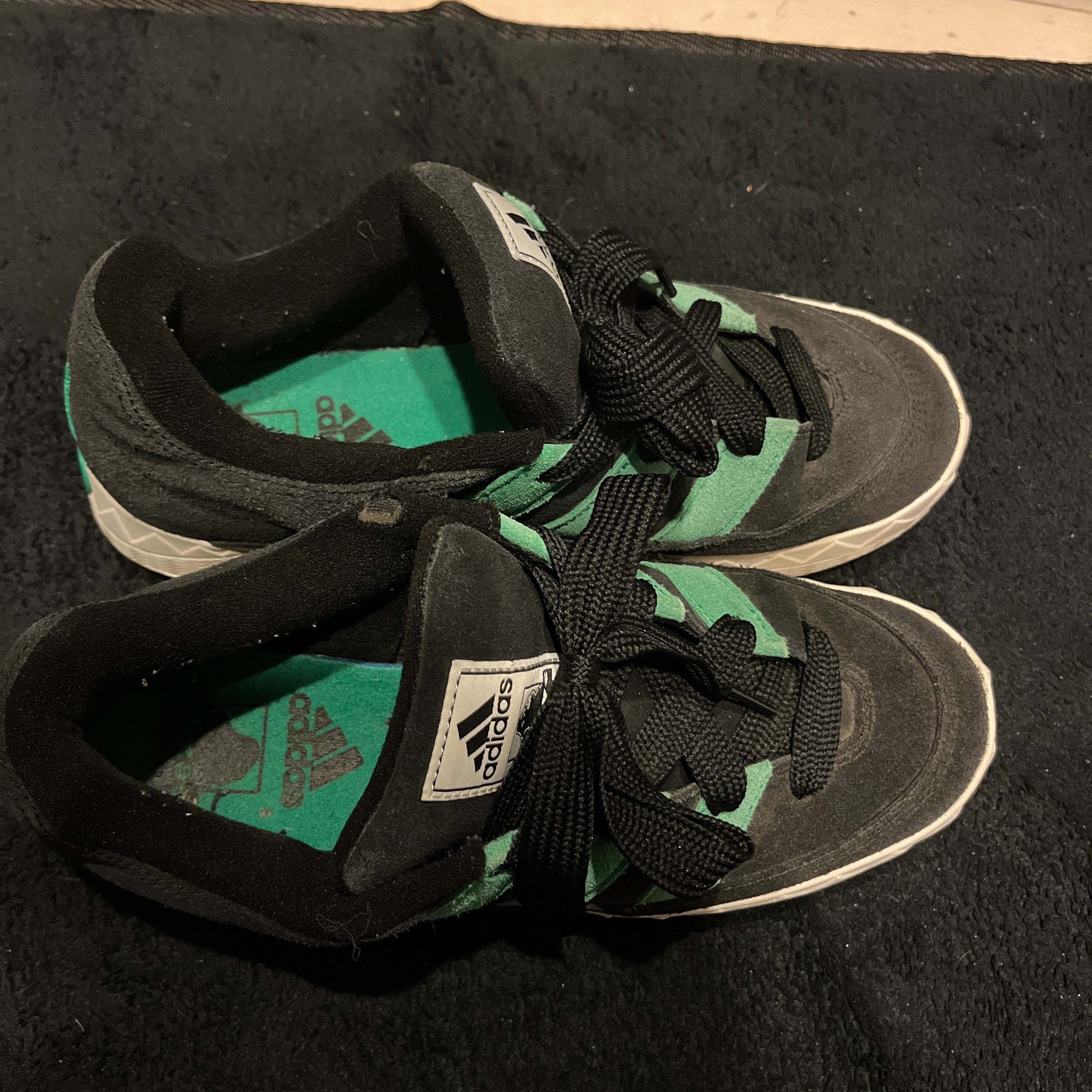 エクストララージ × アトモス × アディダス アディマティック "ブラック/グリーン"