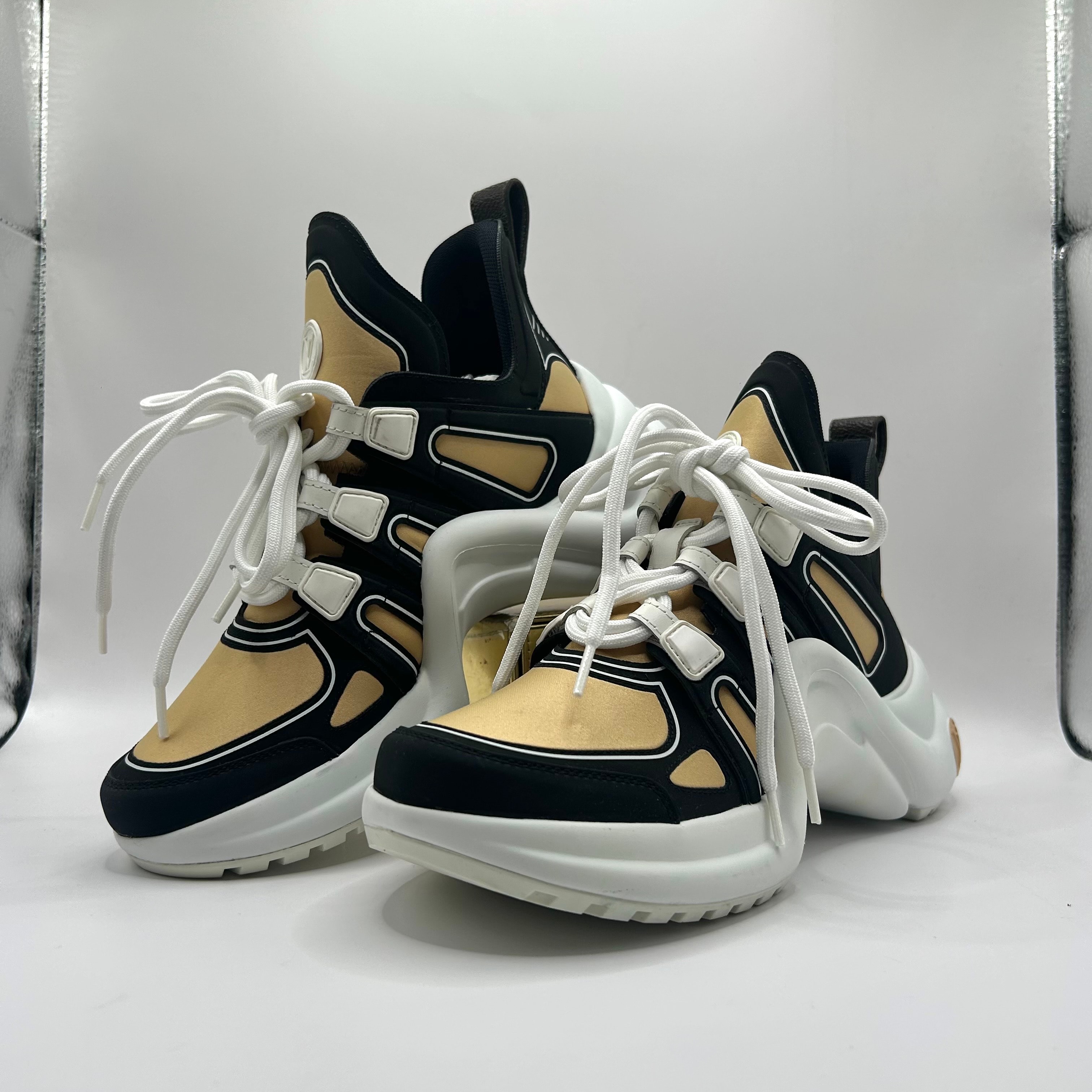 ルイヴィトン アークライト ライン スニーカー "ベージュ"