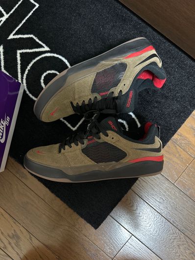 Ishod Wair × Nike SB "Light Olive"