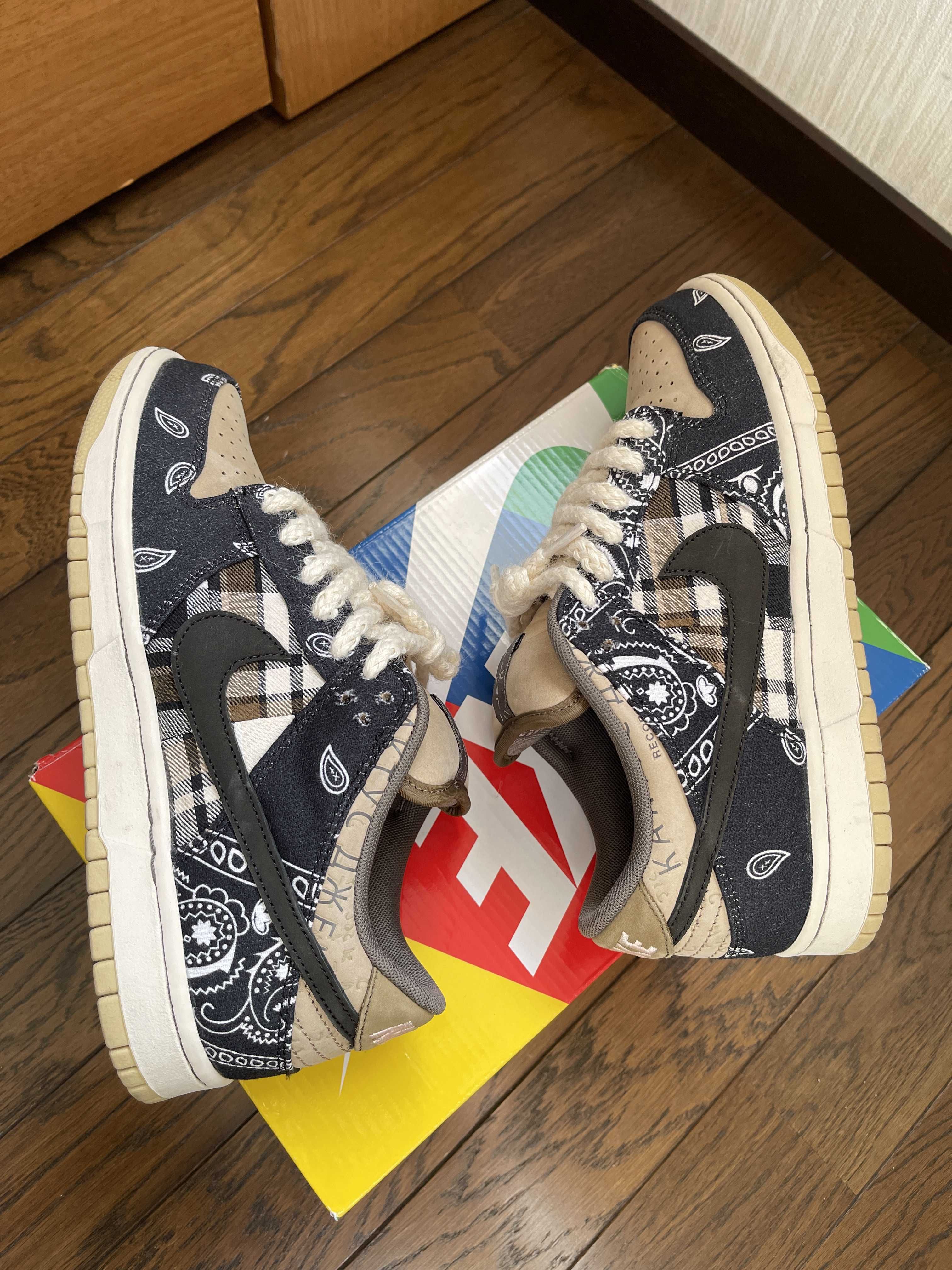 Travis Scott × Nike SB Dunk Low "Black/Parachute Beige"