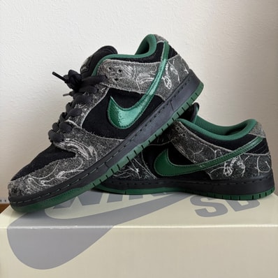 There Skateboards × Nike SB Dunk Low Pro "Anthracite and Gorge Green"