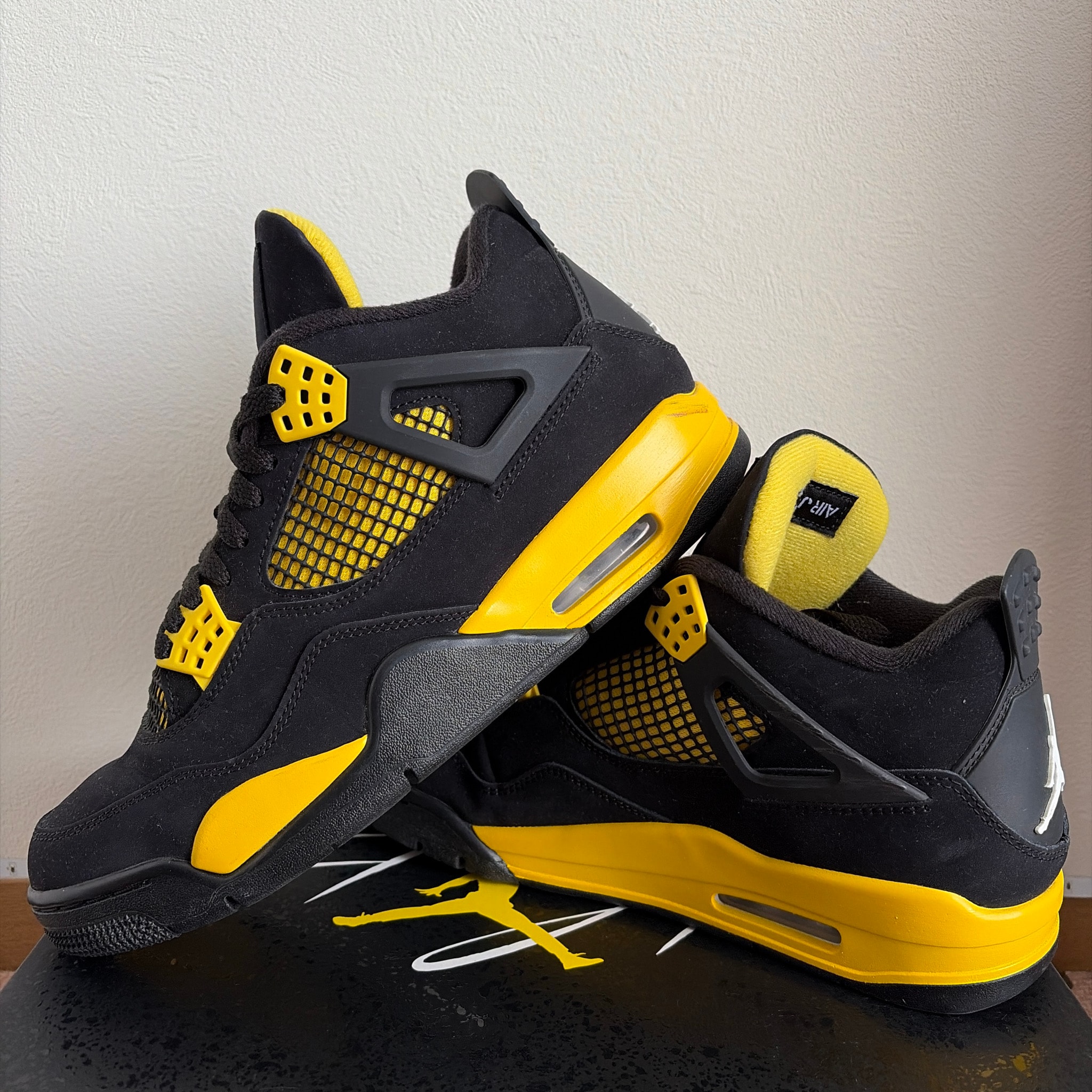 Nike Air Jordan 4 Retro "Thunder"(2023)