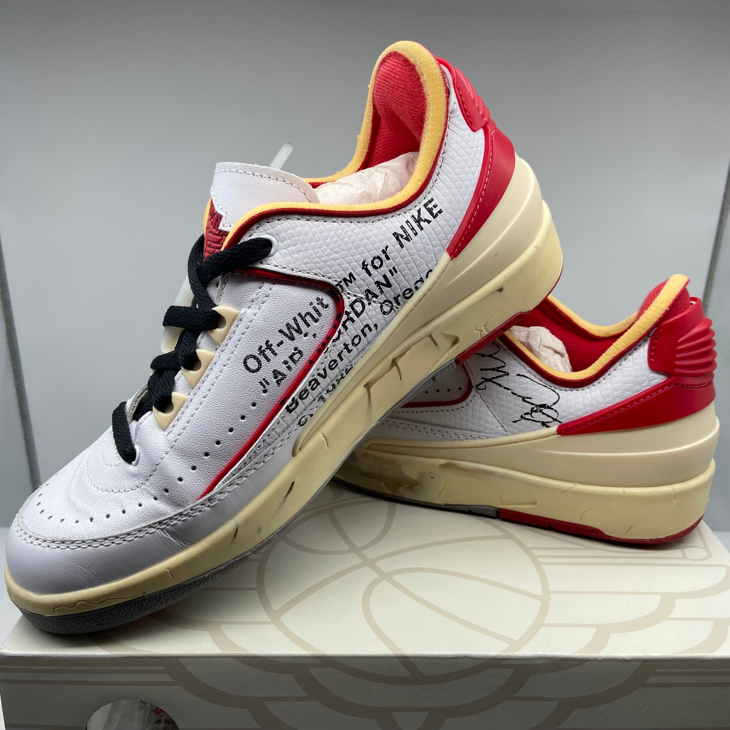 オフホワイト × ナイキエアジョーダン2 "ホワイト アンド バーシティレッド"