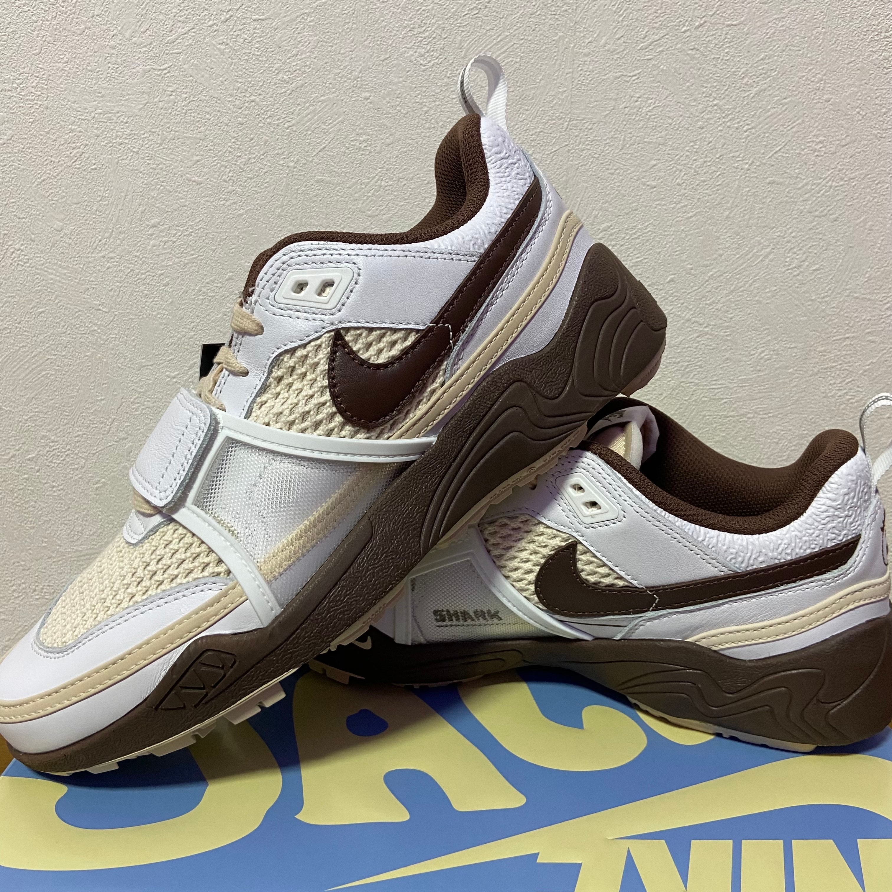 Travis Scott × Nike Zoom Field Jaxx "White and Light Chocolate"