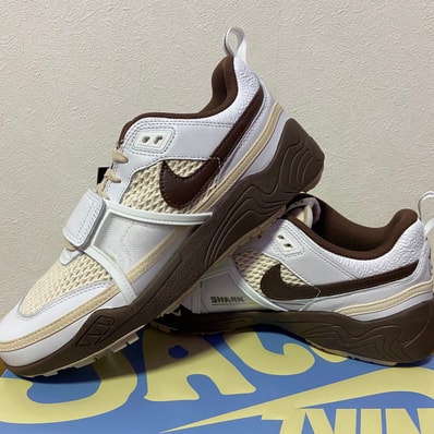 Travis Scott × Nike Zoom Field Jaxx "White and Light Chocolate"