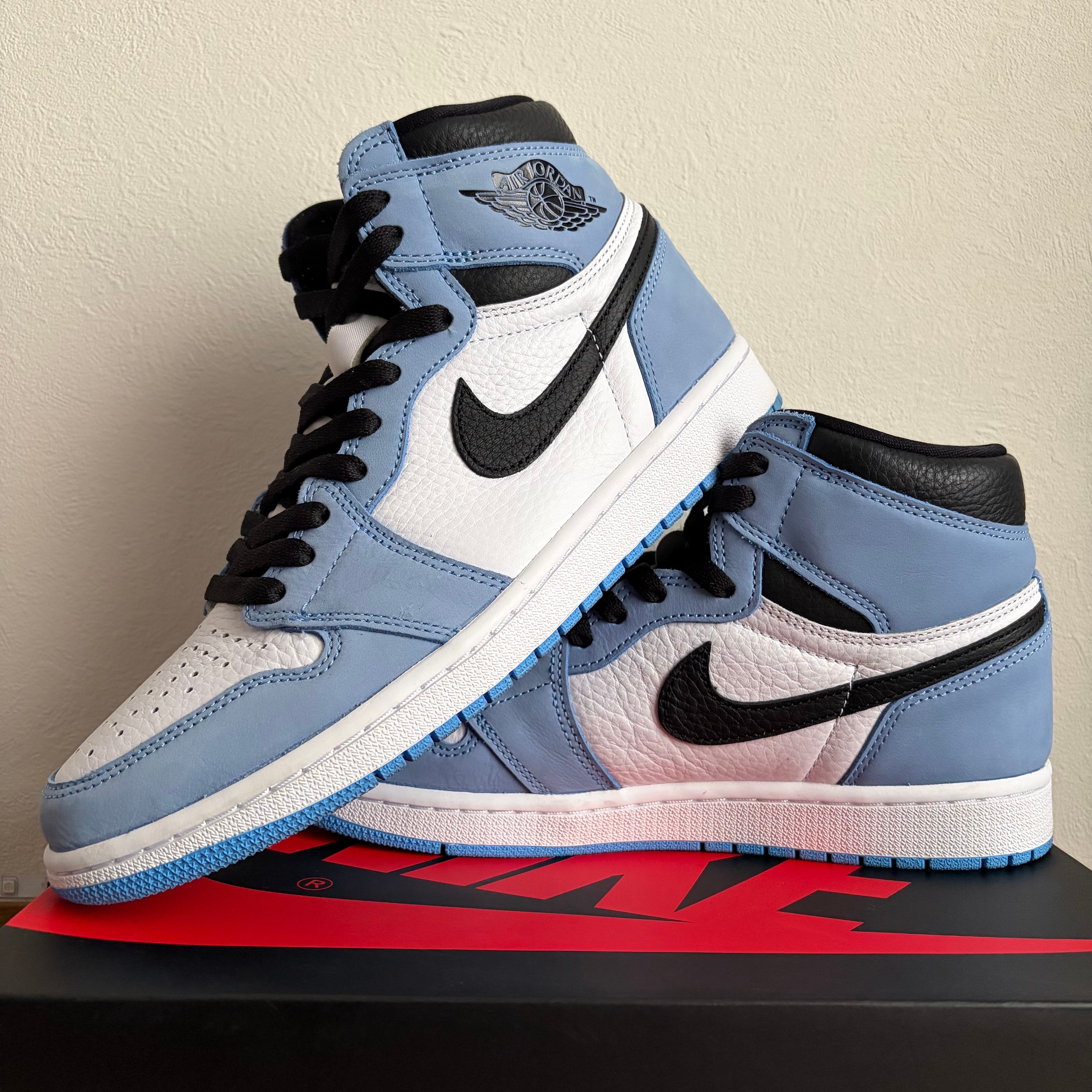 Nike Air Jordan 1 High OG "University Blue"
