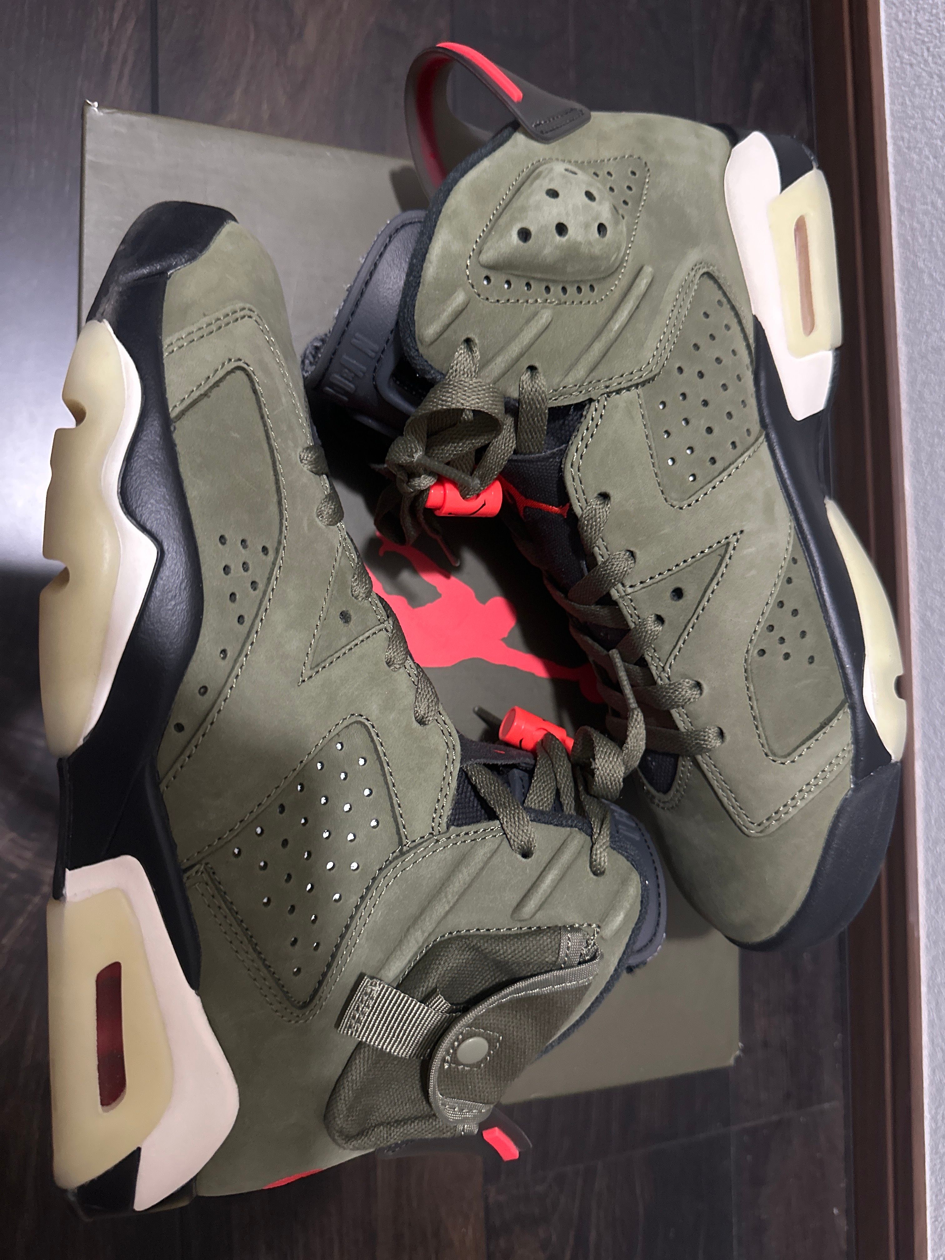 Travis Scott × Nike Air Jordan 6 Retro "Medium Olive"