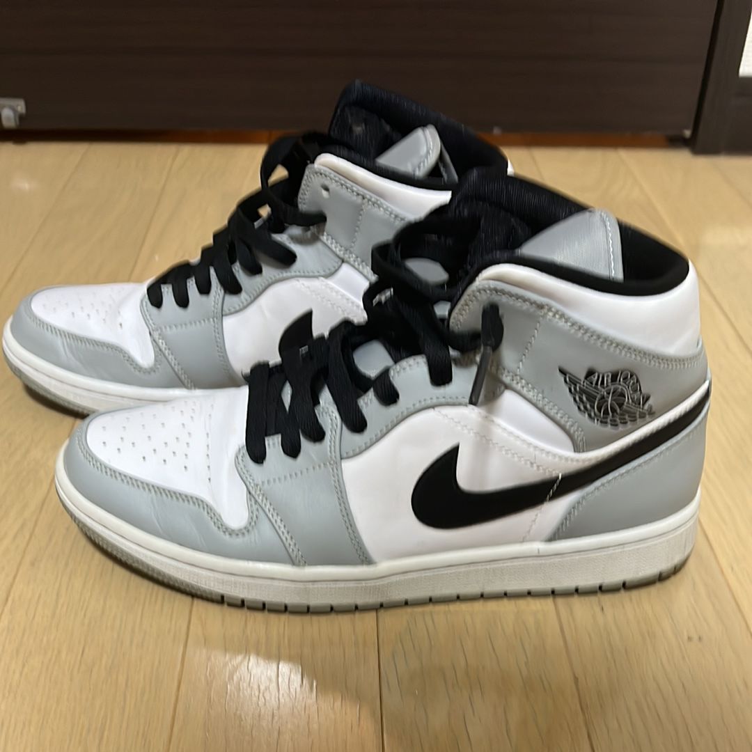 Nike Air Jordan 1 Mid "Light Smoke Grey/White/Black"