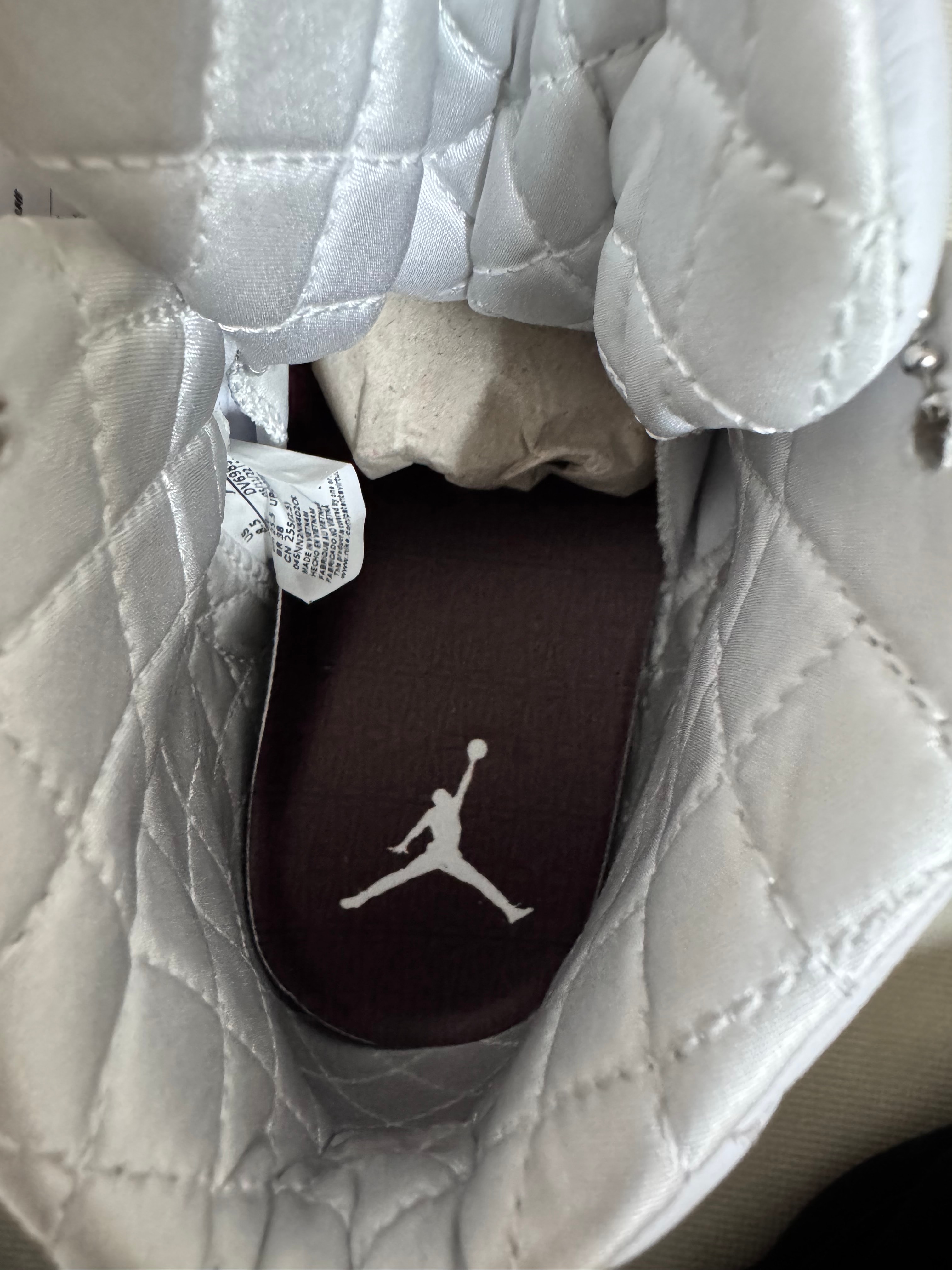 アママニエール × ナイキ ウィメンズ エアジョーダン12 "ホワイト アンド バーガンディークラッシュ"