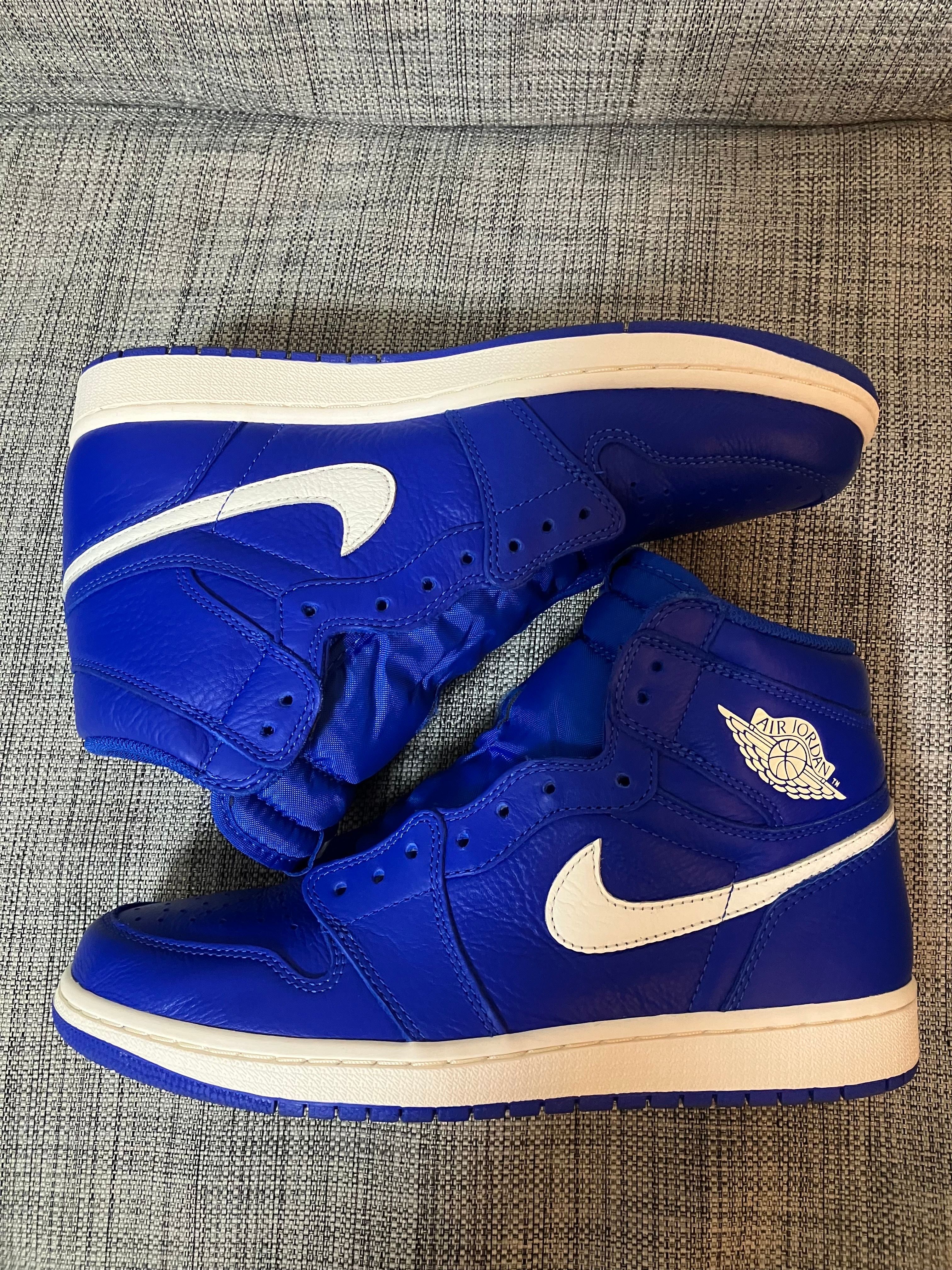 NIKE AIR JORDAN 1 RETRO HIGH "HYPER ROYAL"
