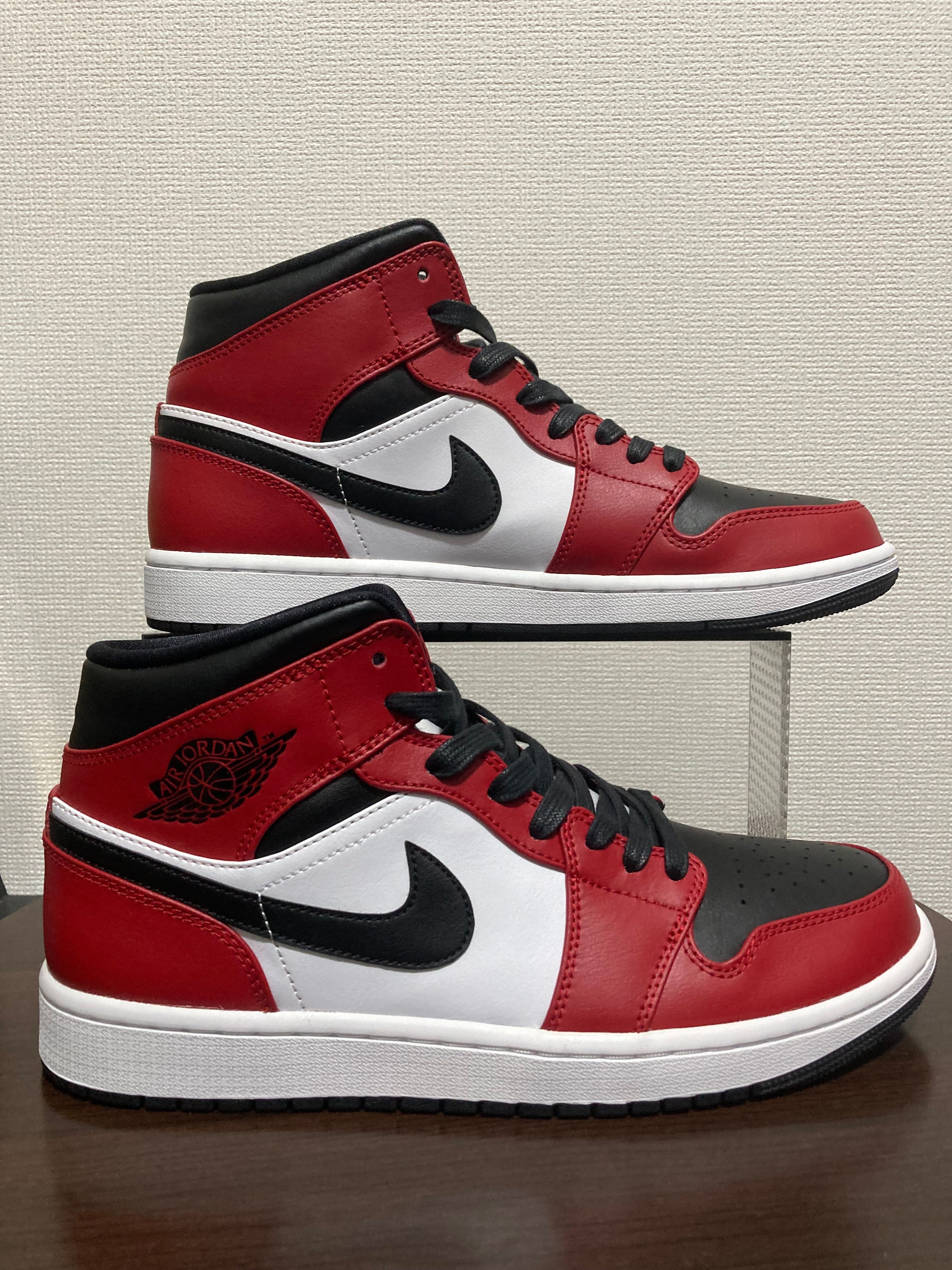 Nike Air Jordan 1 Mid "Chicago Black Toe"