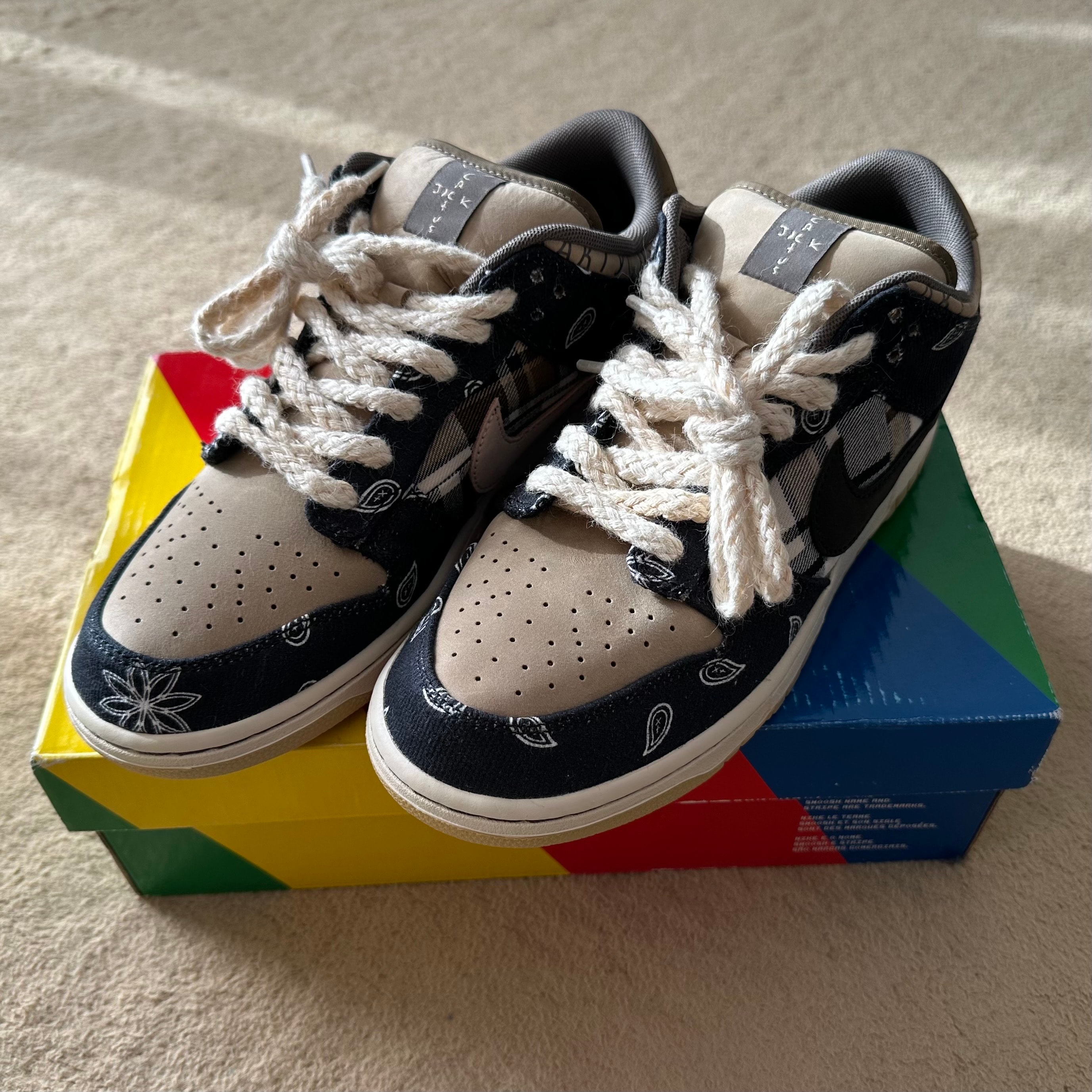 Travis Scott × Nike SB Dunk Low "Black/Parachute Beige"