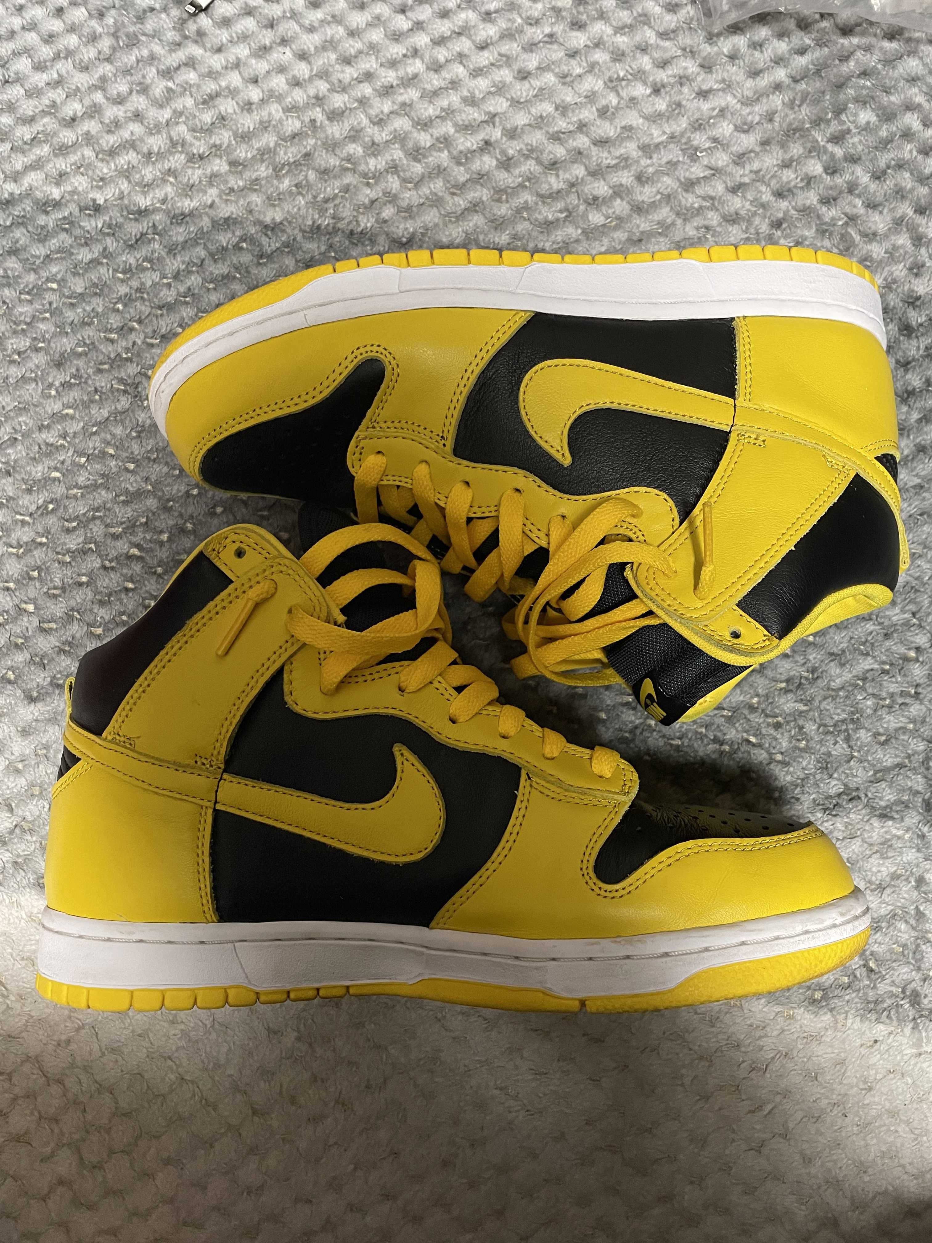 Nike Dunk High "Black/Varsity Maize"
