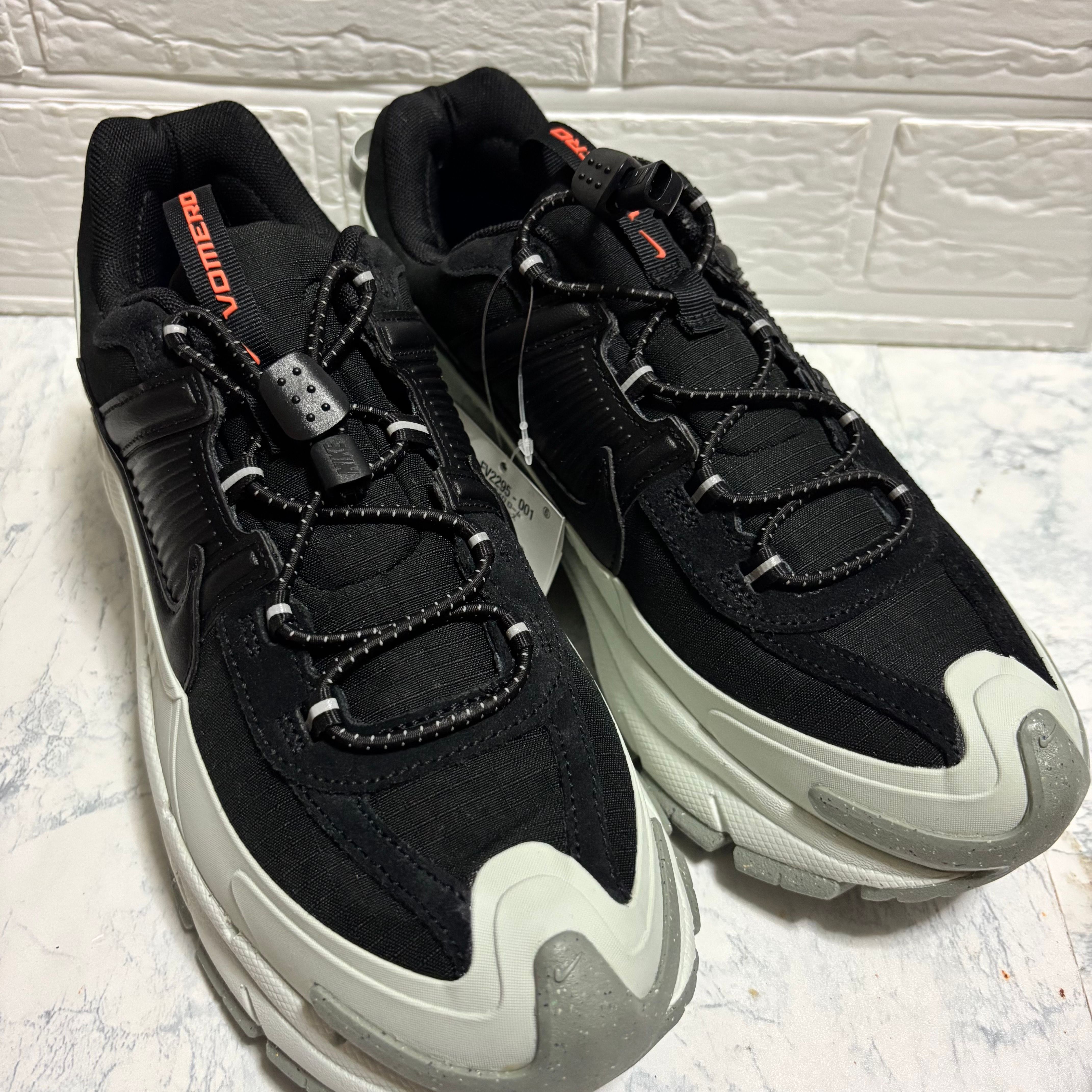 Nike Zoom Vomero 5 Roam "Black/Light Silver"