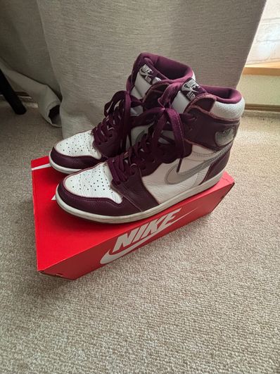 Nike Air Jordan 1 High OG "Bordeaux"